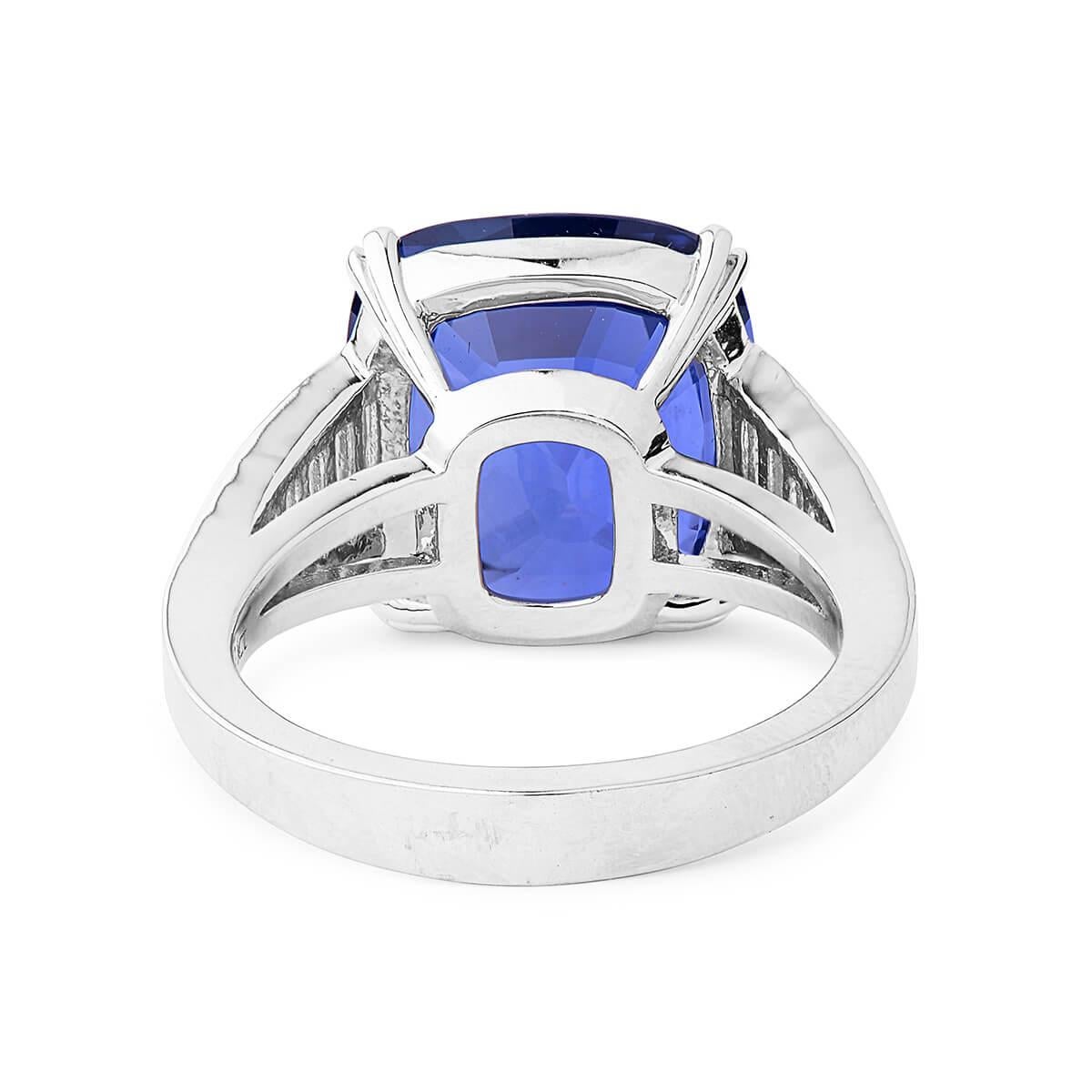 Natural Unheated Blue Sapphire Cocktail Fashion 18 Karat White Gold Ring In New Condition For Sale In London, GB