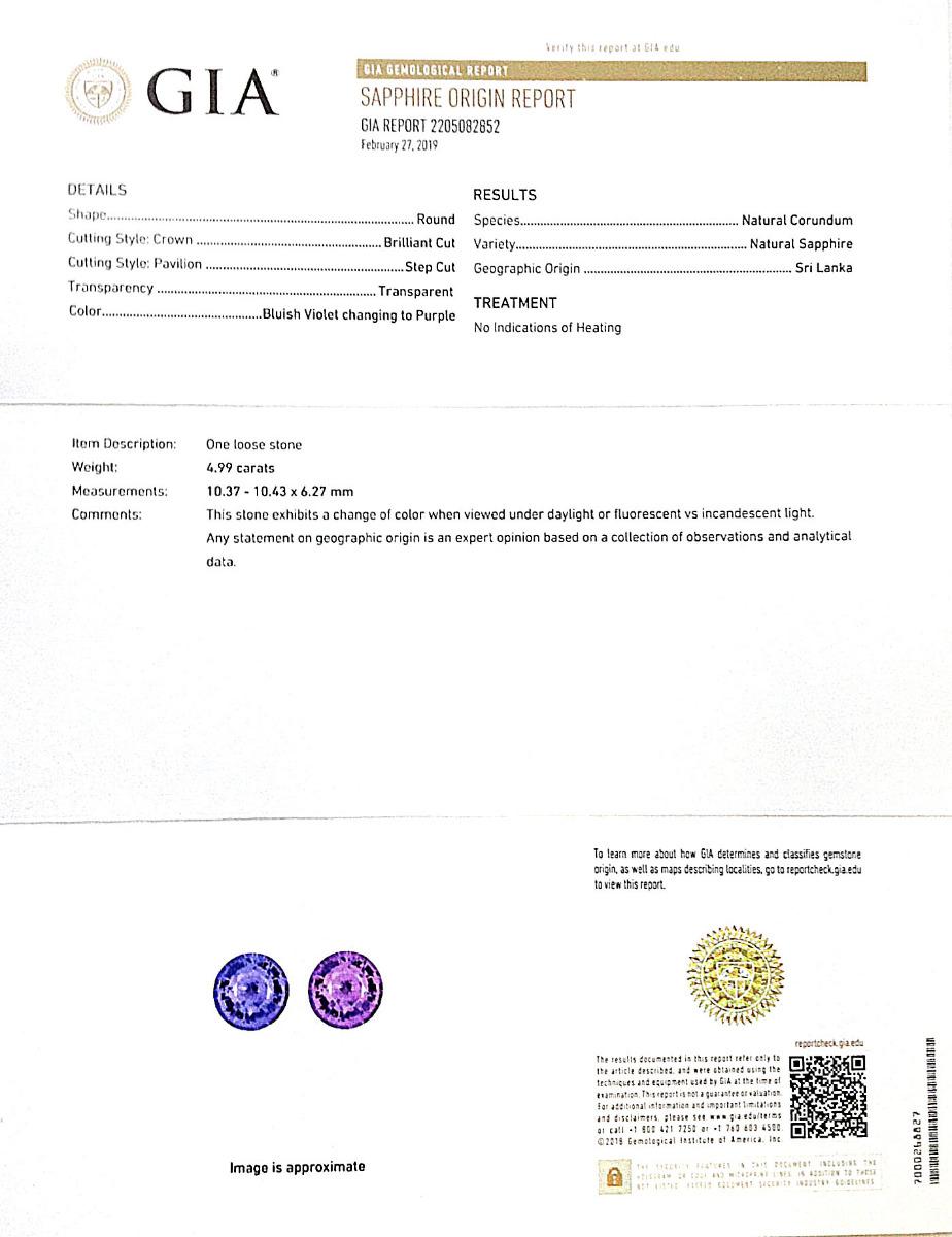 Scopri il fascino accattivante di questo zaffiro naturale non riscaldato dal colore cangiante, del peso di 4,99 carati. Questa rara gemma presenta un'incredibile variazione di colore dal viola bluastro al viola, offrendo un'esperienza visiva