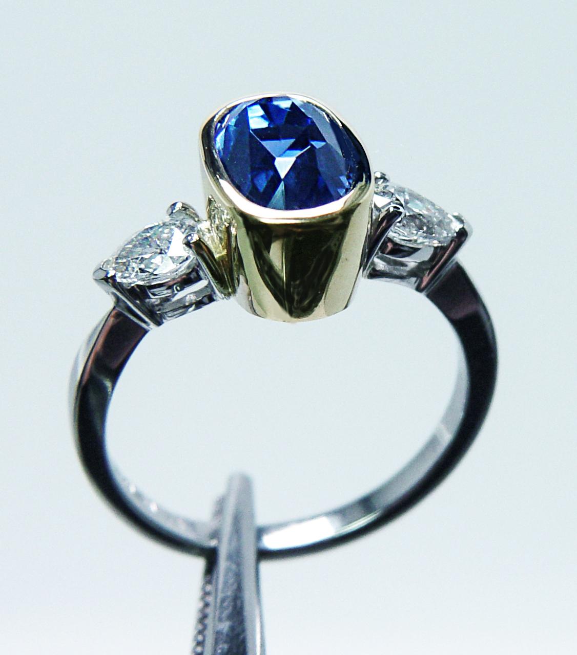 Platinring mit 3 Steinen, natürlicher unerhitzter GIA 3,6 Karat Saphir birnenförmiger Diamant, Sri Lanka im Angebot 4