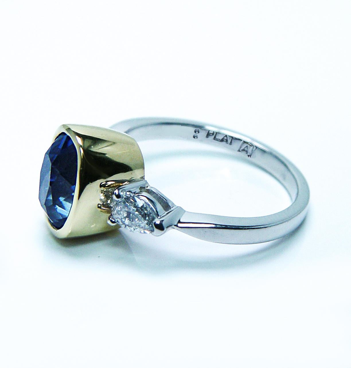 Platinring mit 3 Steinen, natürlicher unerhitzter GIA 3,6 Karat Saphir birnenförmiger Diamant, Sri Lanka im Angebot 5