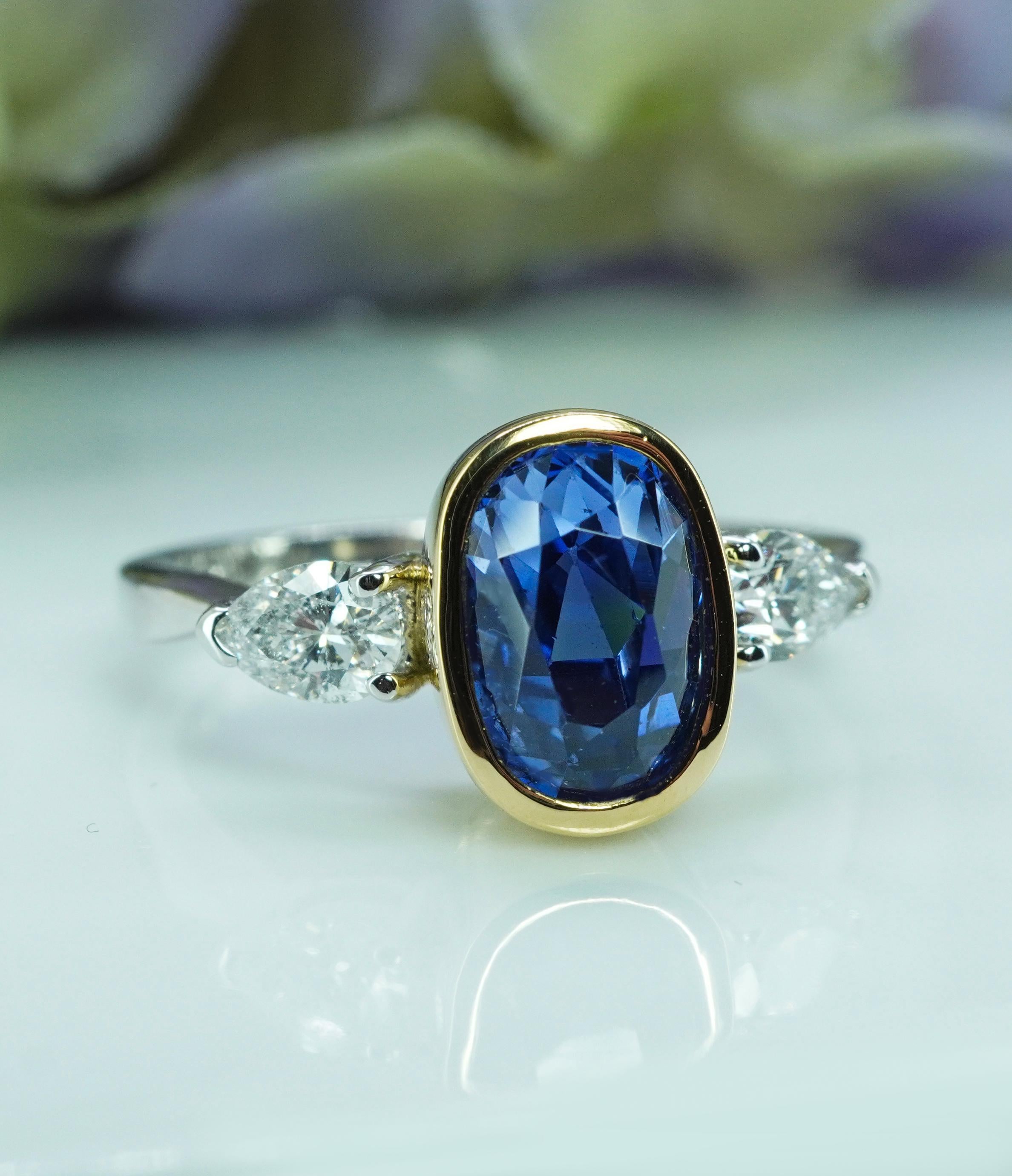  Natürliche ungeheizt GIA 3,66ct Saphir Birne Diamant 3 Stein Ring Platinum Estate 

Dieser fantastische Platinring ist mit einem echten blauen Saphir und feurigen Diamanten besetzt, die in der Erde abgebaut wurden. Der zentrale hellviolettblaue