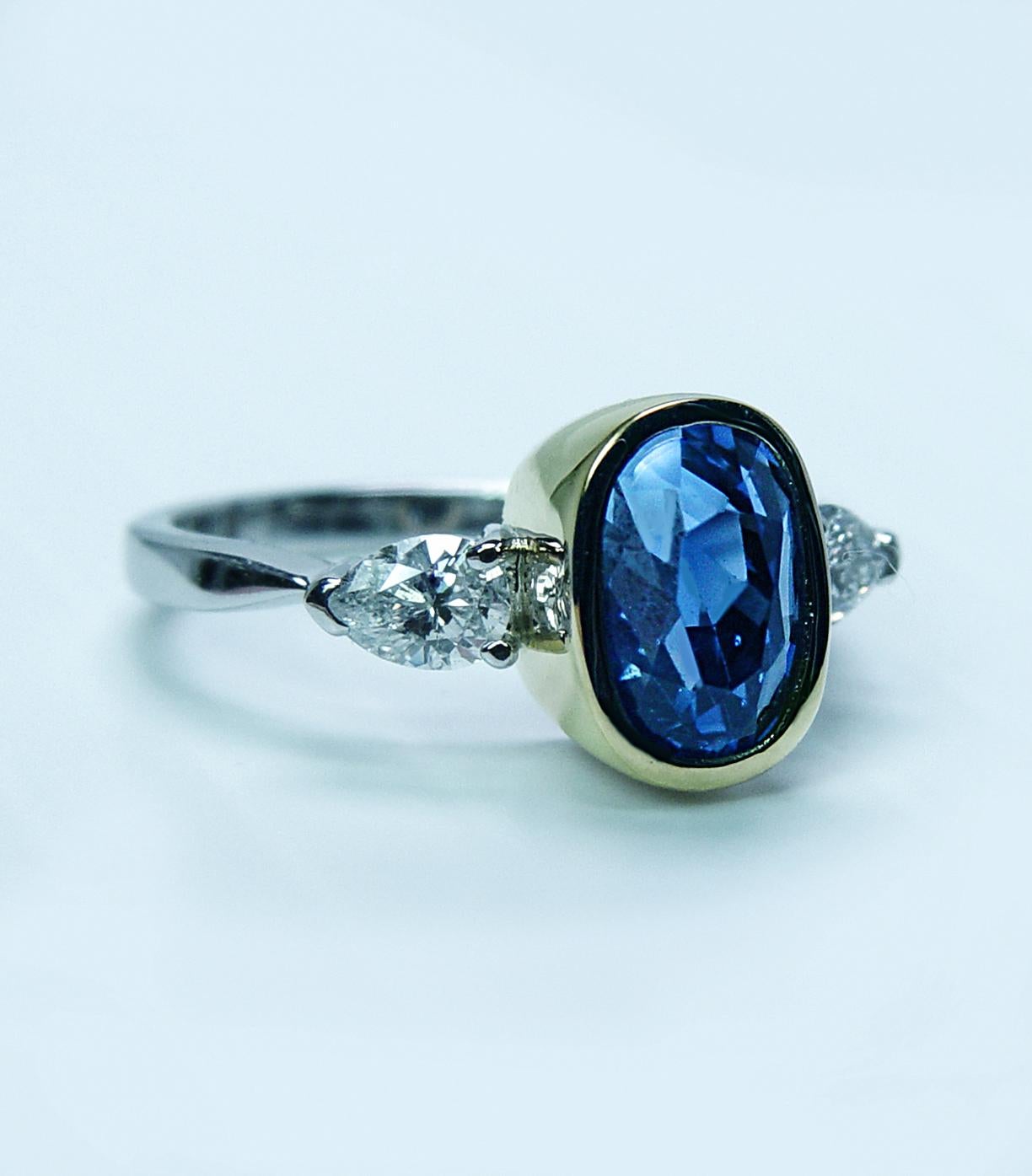 Platinring mit 3 Steinen, natürlicher unerhitzter GIA 3,6 Karat Saphir birnenförmiger Diamant, Sri Lanka im Angebot 3