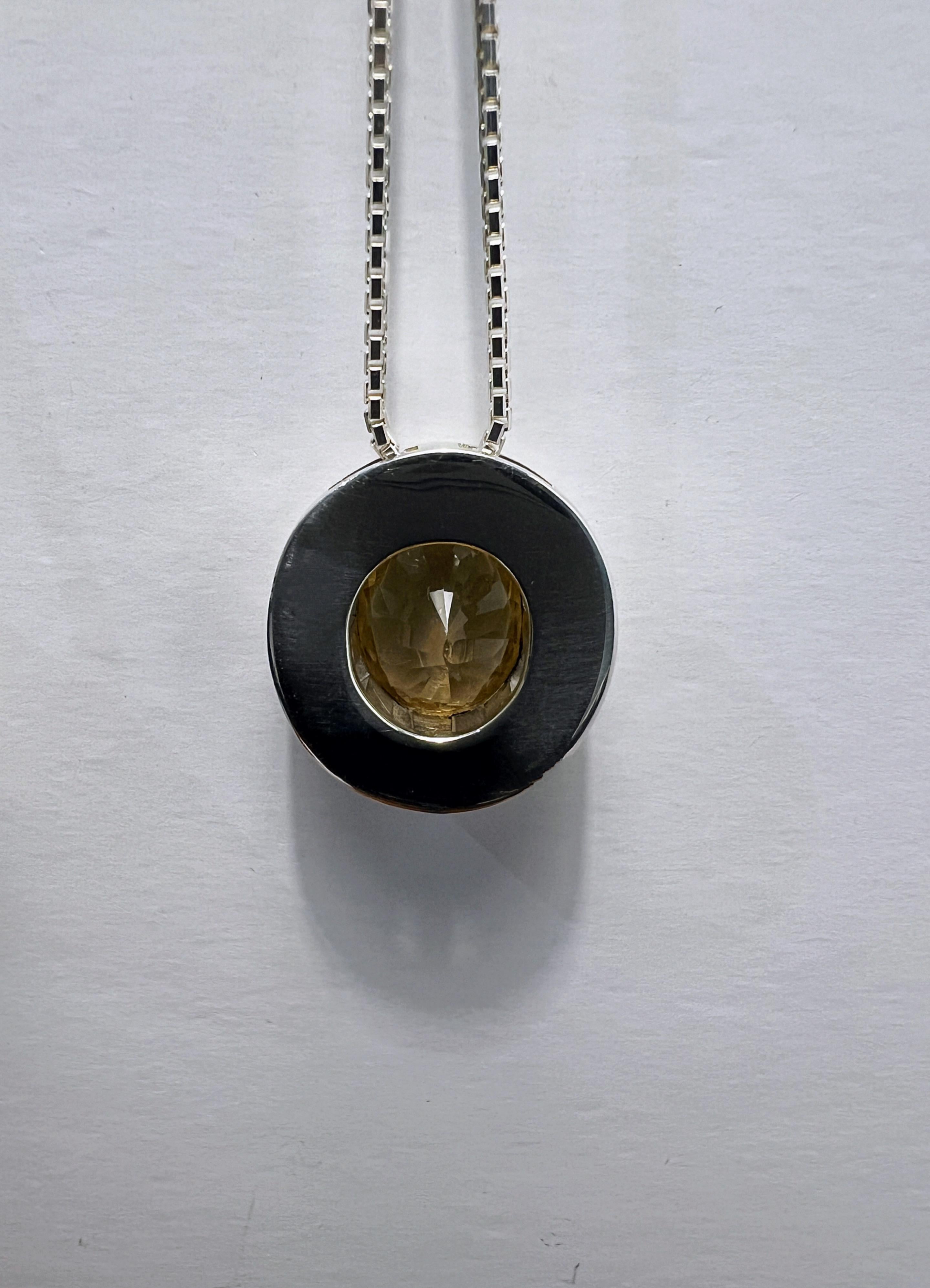 Taille ovale Collier pendentif en argent sterling avec citrine jaune ovale naturelle non chauffée de 6 carats en vente