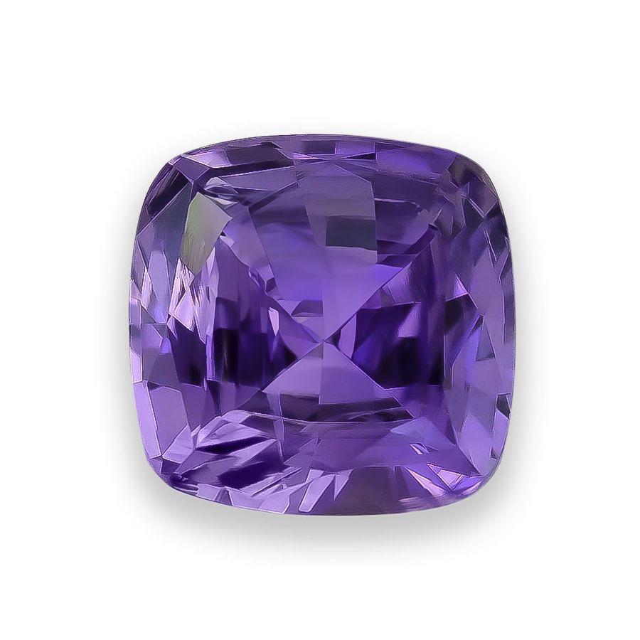 Entdecken Sie die Eleganz dieses natürlichen, unerhitzten violetten Saphirs mit einem Gewicht von 2,39 Karat. Mit seinem satten violetten Farbton und der klassischen Kissenform eignet sich dieser Edelstein perfekt für die Gestaltung eines