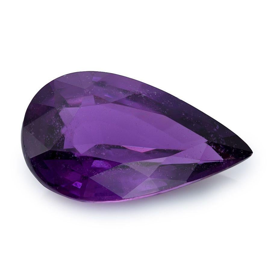 Scopri il fascino mozzafiato di questo zaffiro viola naturale non riscaldato, del peso di 6,05 carati. Con la sua splendida forma a pera e la vivida tonalità viola, questa gemma emana eleganza e rarità, rendendola una scelta perfetta per un gioiello