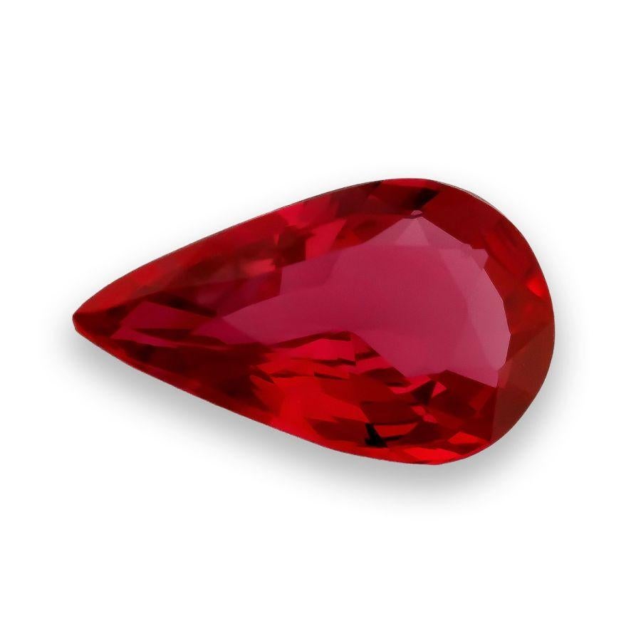 Prova l'impareggiabile eleganza di un rubino naturale non riscaldato del Mozambico, una gemma che cattura perfettamente la bellezza inalterata della natura. Questo rubino da 1,09 carati è un notevole esempio delle ricche tonalità rosse per cui il