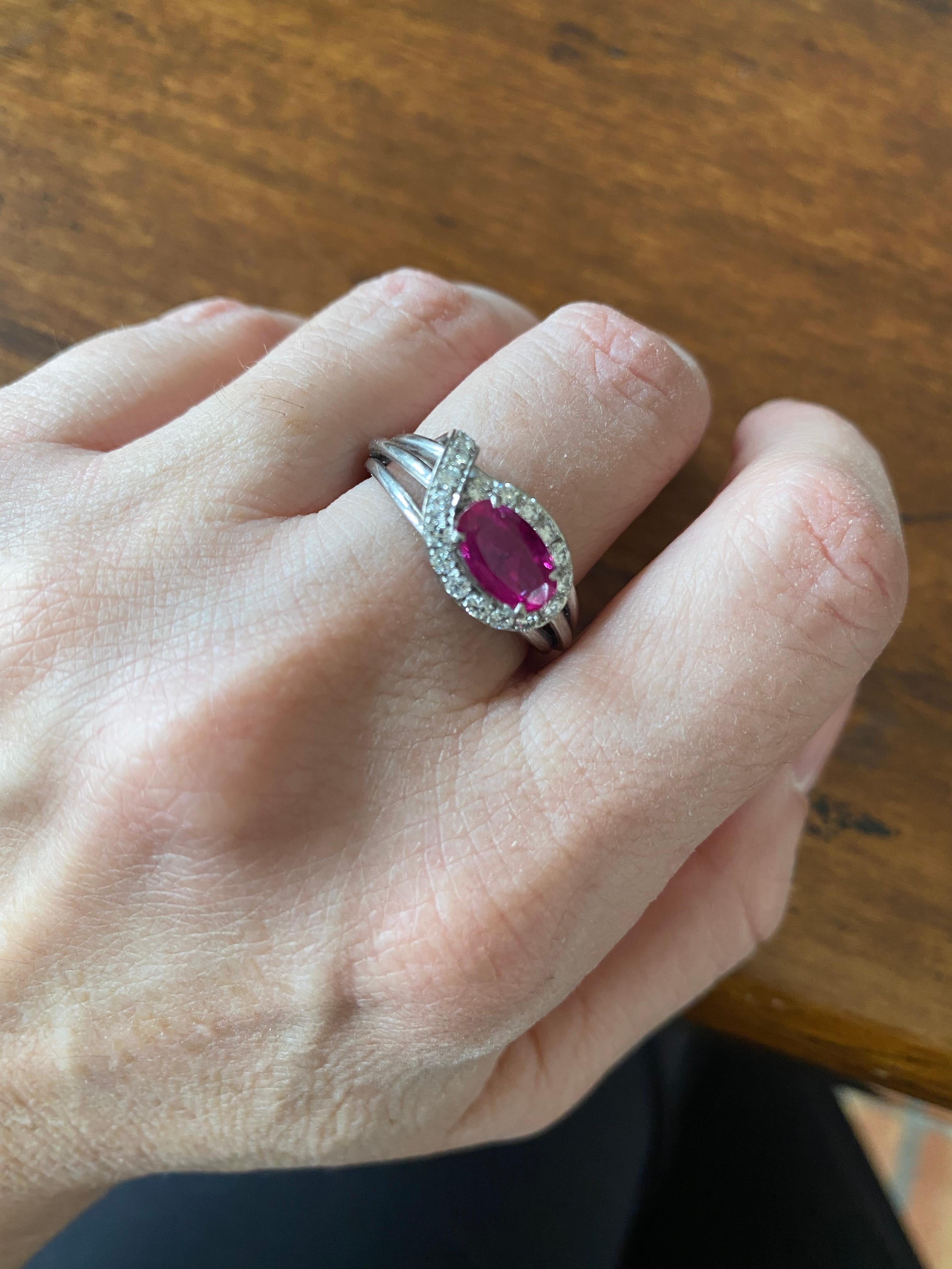 Anillo de cóctel de rubí natural sin calentar y diamantes en venta 1