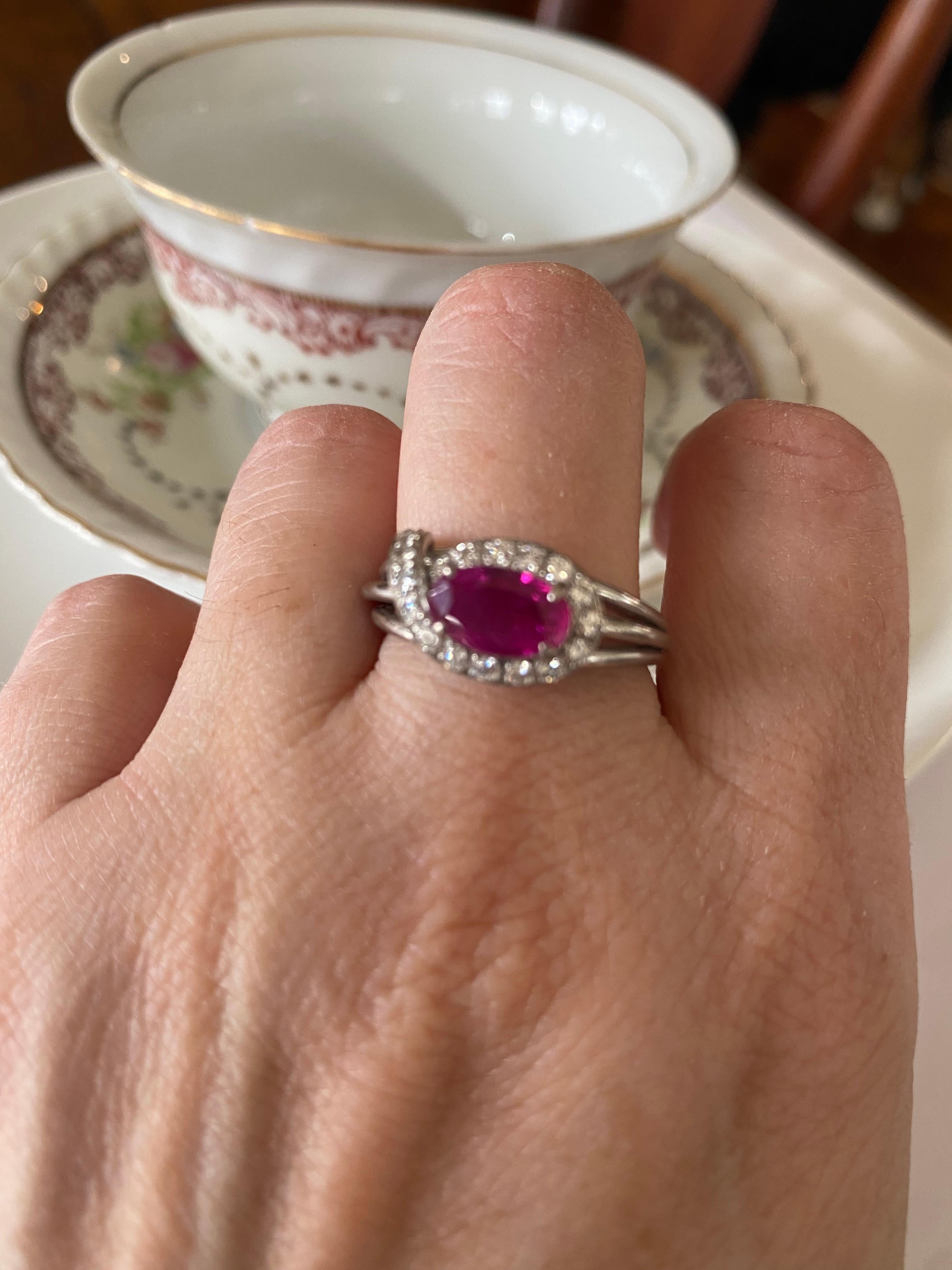 Anillo de cóctel de rubí natural sin calentar y diamantes en venta 2