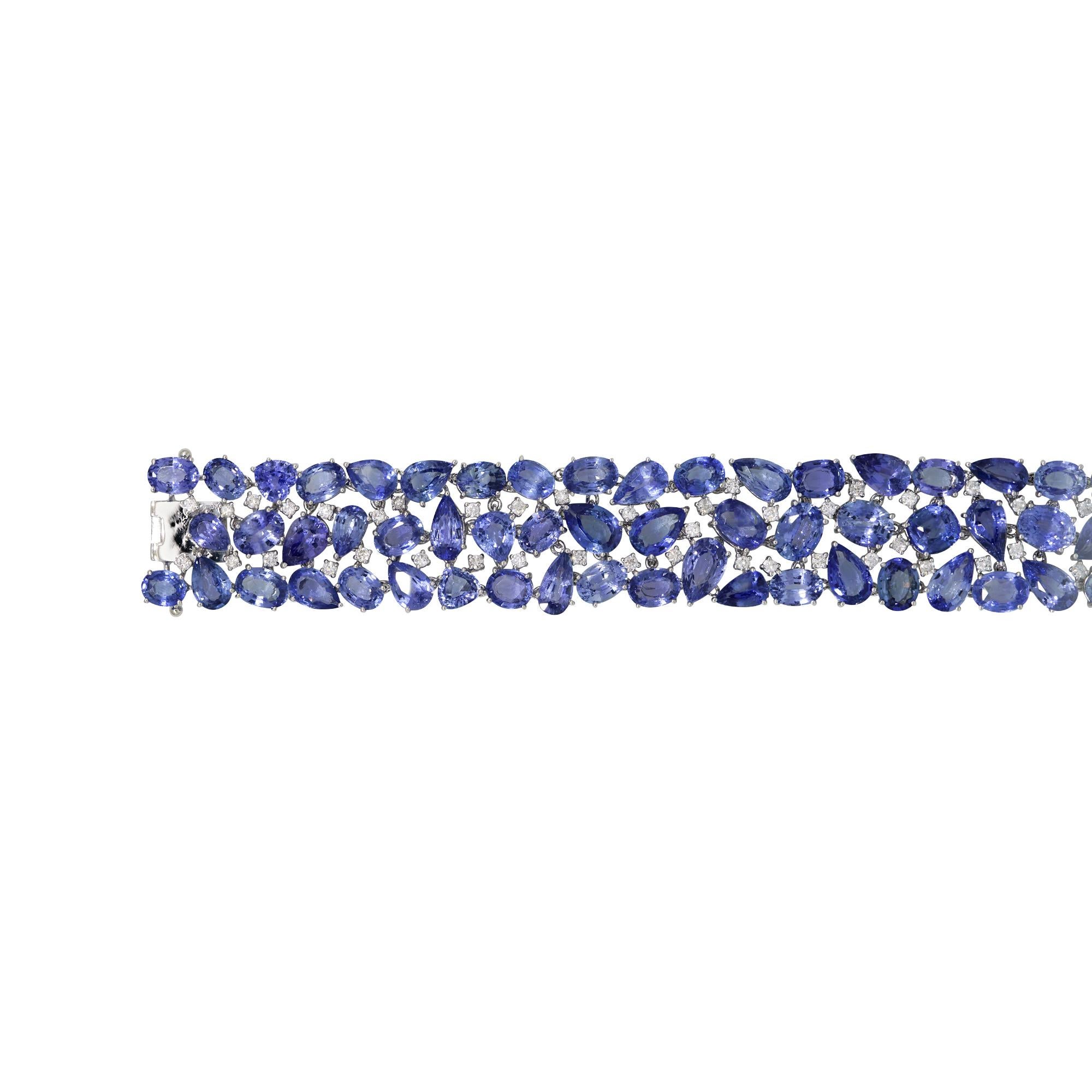 Moderno Bracciale a 3 file di zaffiri e diamanti naturali non riscaldati da 18 carati In magazzino in vendita