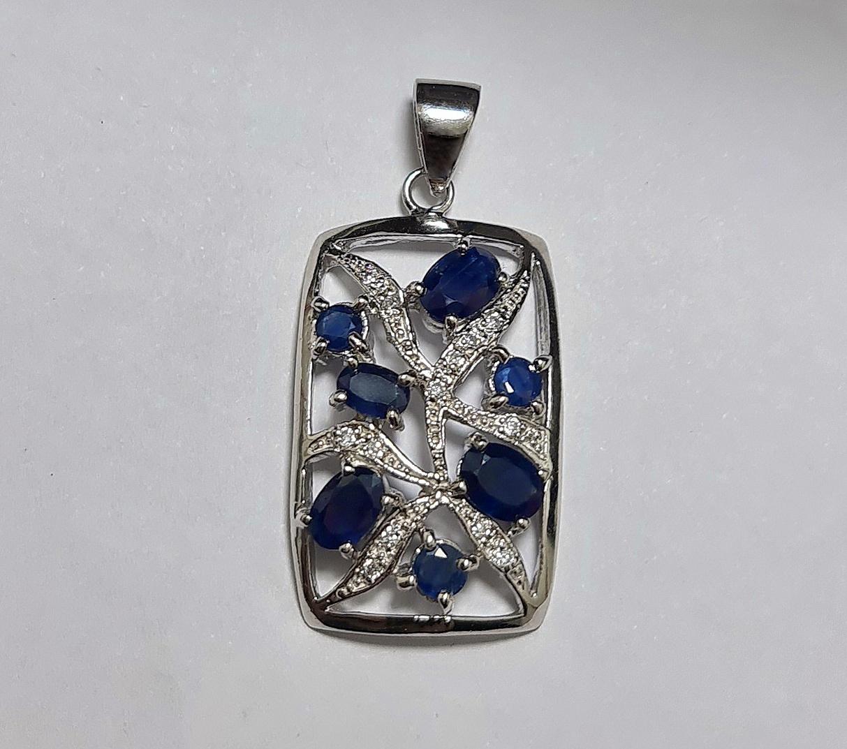 Oval Cut Natural Untreated 4.5CT Sapphire .925 Sterling Silver Rhodium Plated Pendant For Sale