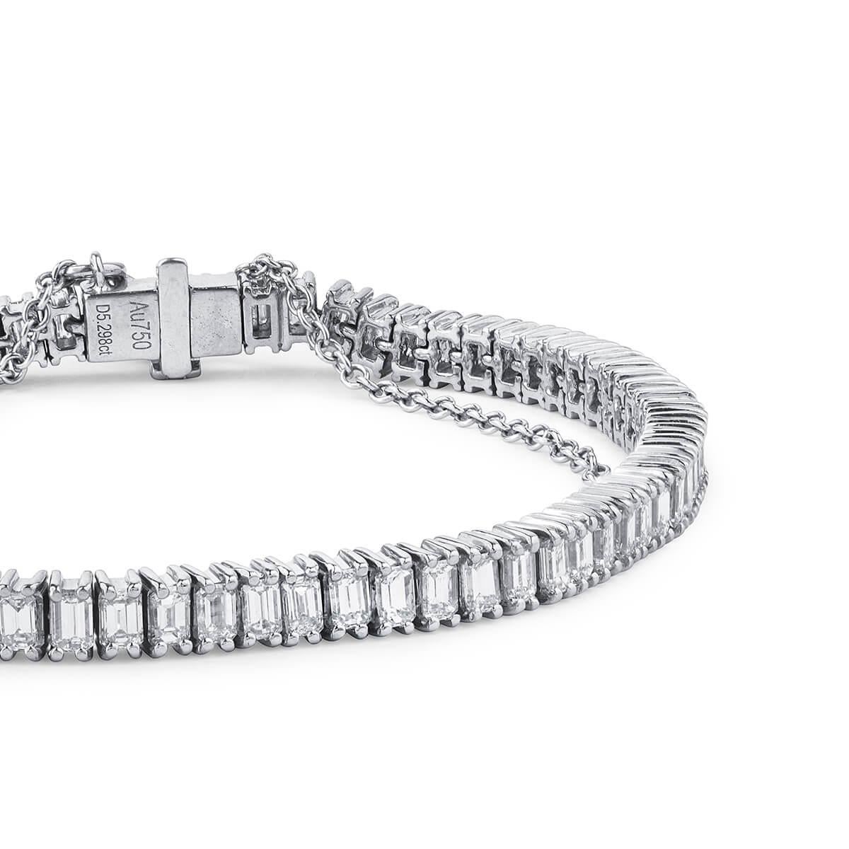 Natural Untreated 5.29 Carat White Emerald Shape Diamond Tennis Bracelet In New Condition In London, GB