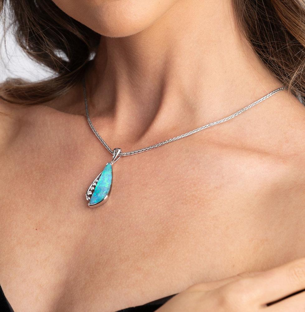 Simple yet alluring, the ‘Amdis’ boulder opal pendant (11.16ct) is a minimal 18K white gold allowing the brilliant opal gemstone to shine and display its harmonious blend of classic blue and green colours. This necklace features subtle shoulders