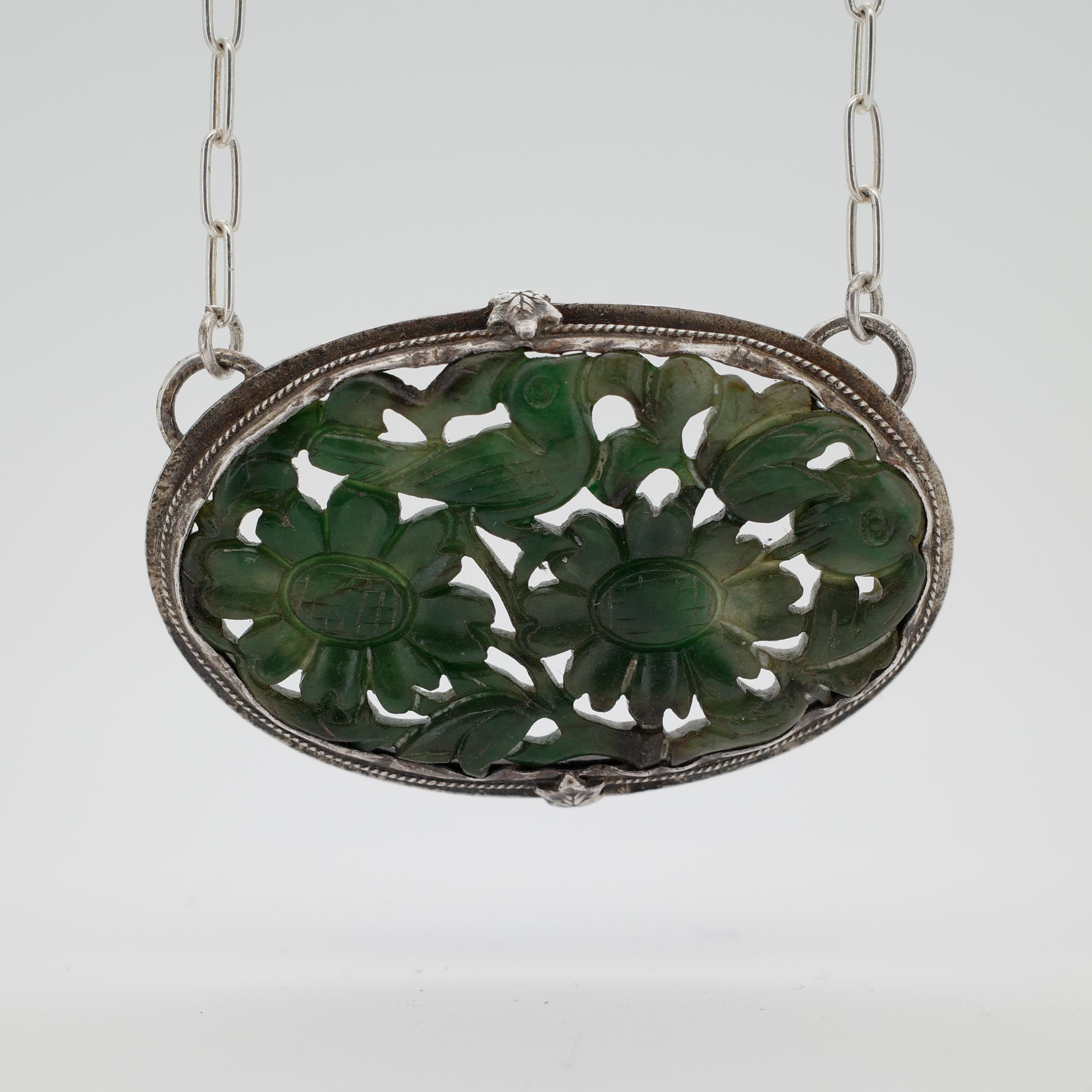 Taglio ovale Ciondolo in giada birmana non trattata Nature in argento in vendita