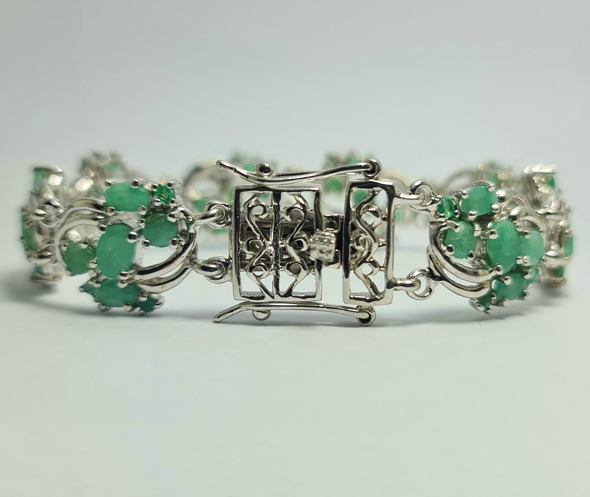 Oval Cut Natural Untreated Emerald .925 Sterling Silver Rhodium Plated Bracelet For Sale