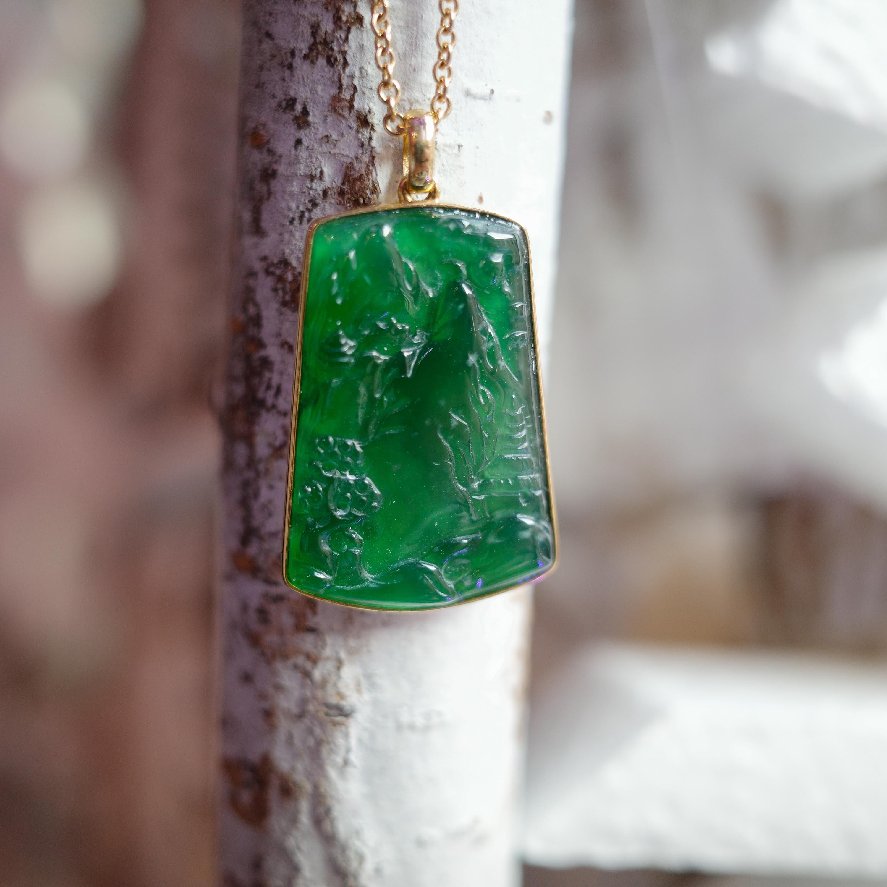 Natural Untreated Fei Cui (Guatemalan Jade) Hand-Carved Landscape Pendant in 18K For Sale 7