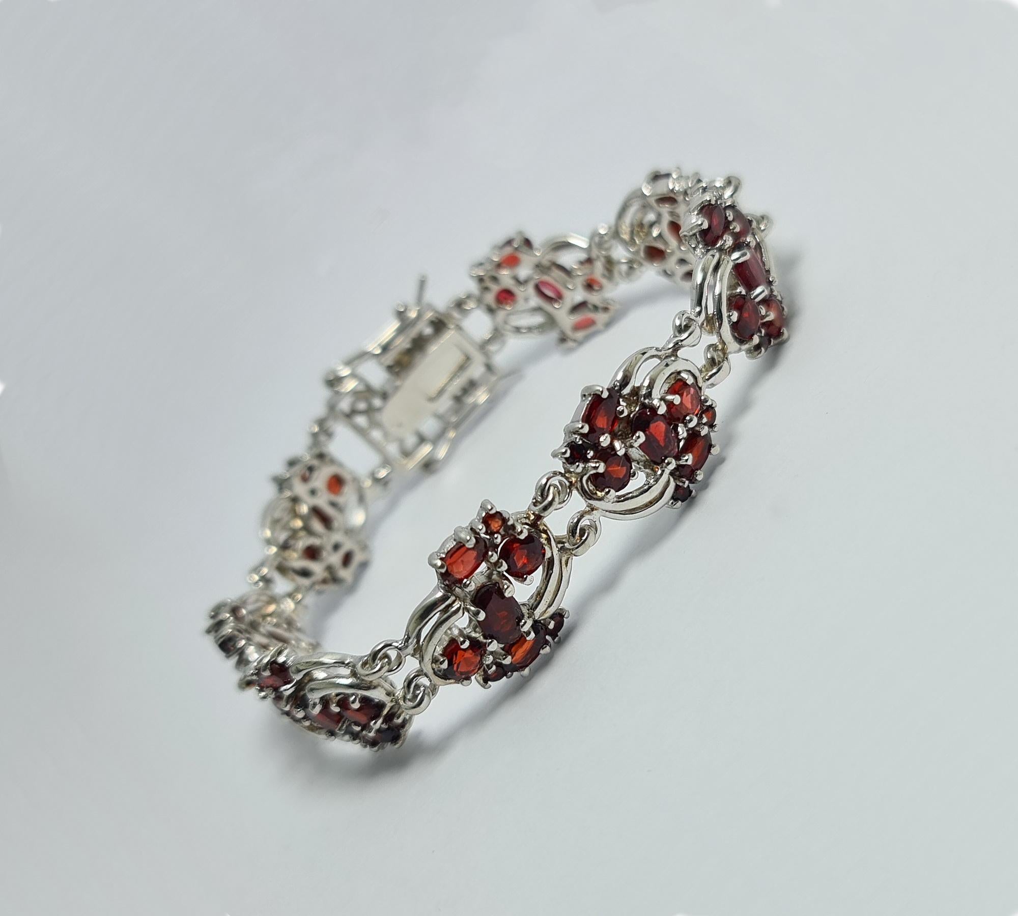 Natural Untreated Garnet .925 Sterling Silver Rhodium Plated Bracelet In New Condition For Sale In Los Angeles, CA