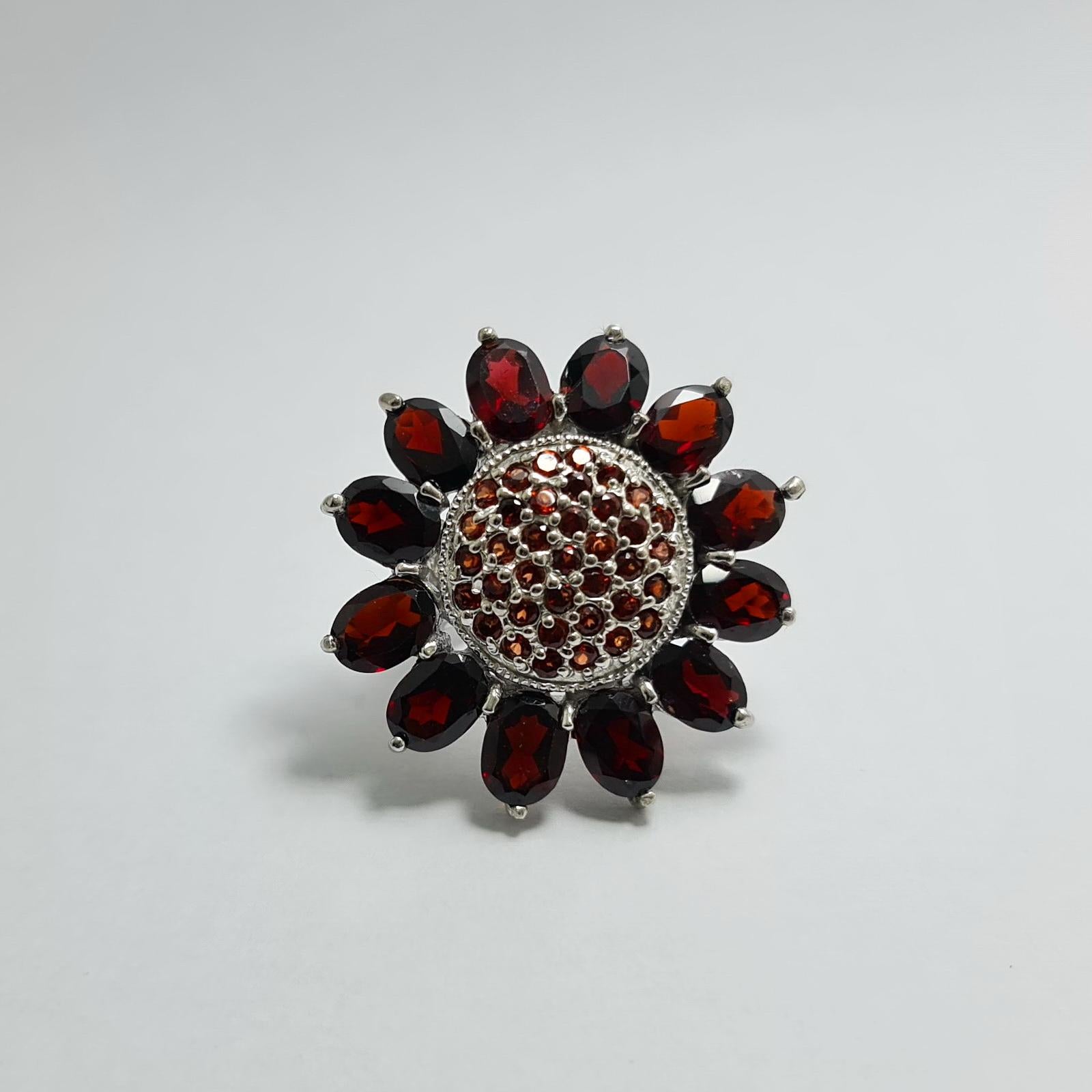 13Cts Natural Untreated Garnet Sun Flower Sterling Silver Rhodium Plated Ring For Sale 2