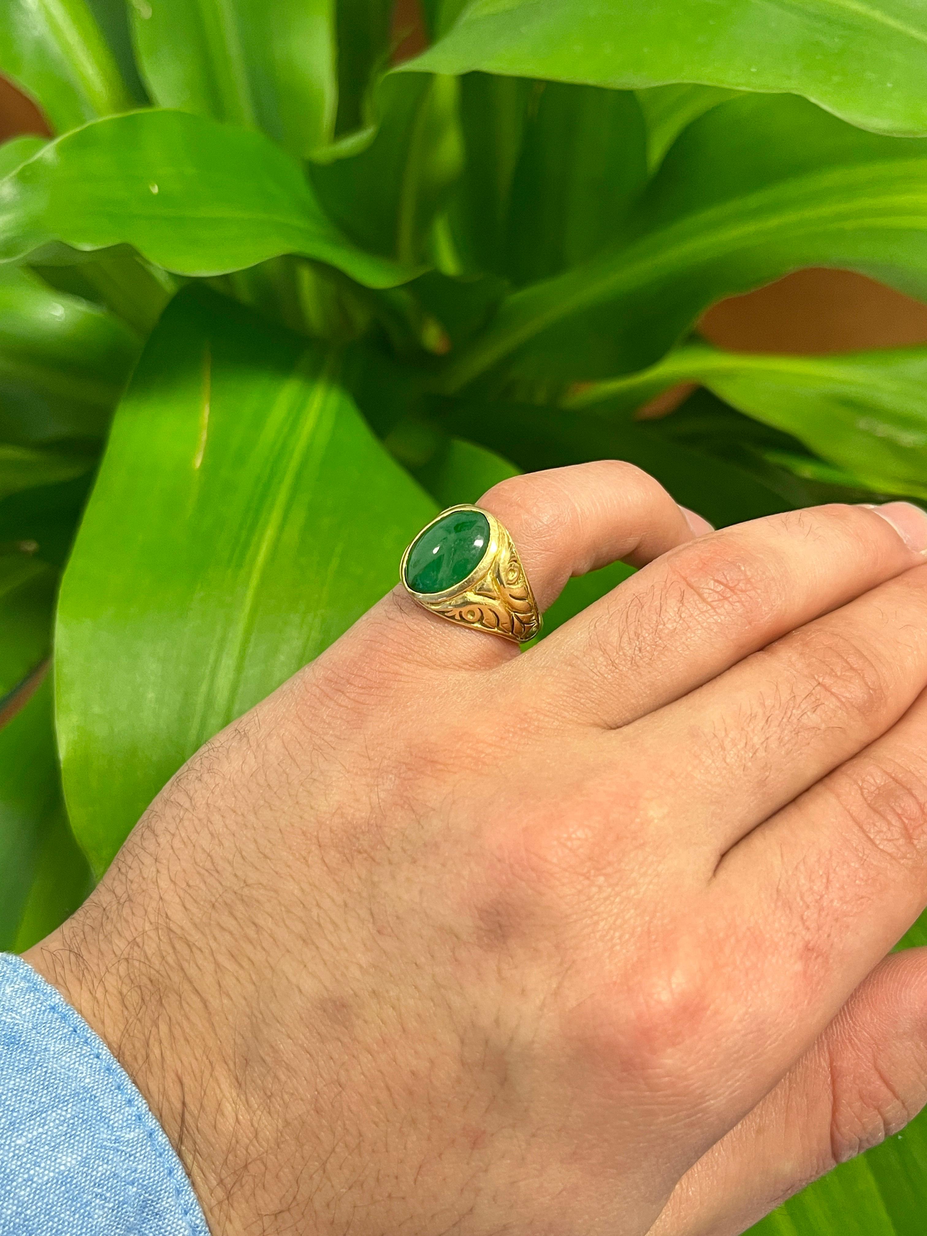 Natural Untreated Jadeite Jade in 22K Carved Gold Solitaire Unisex Ring  For Sale 1