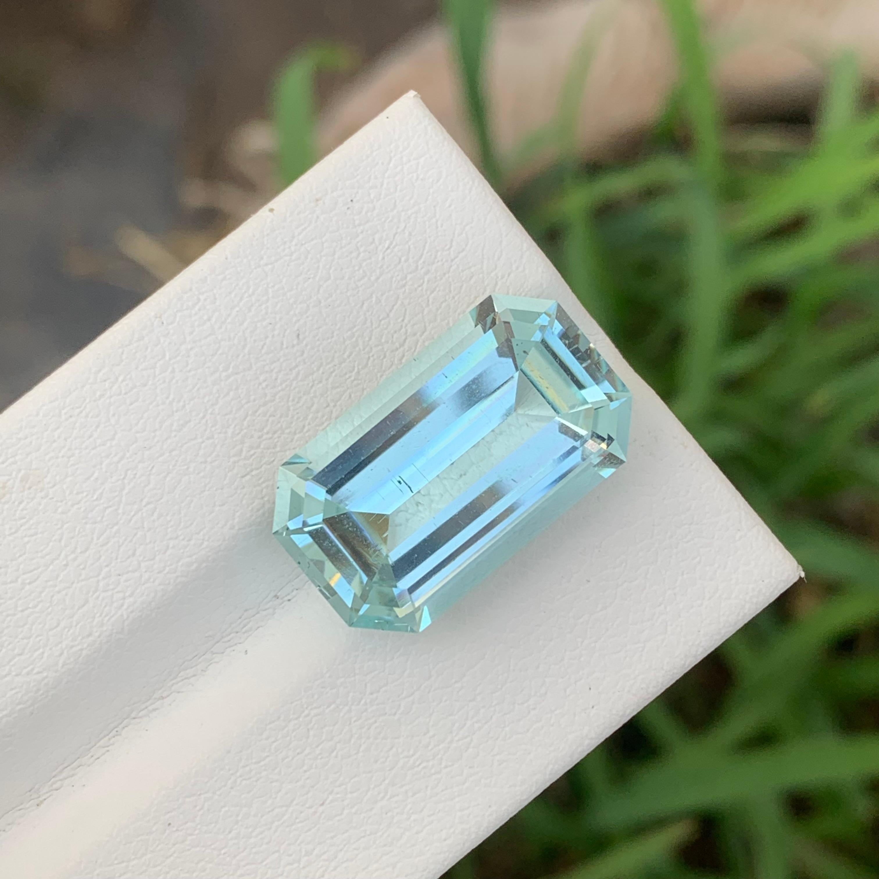 Arts and Crafts Natural Untreated Loose Aquamarine 11.30 Carat Emerald Shape Gem For Necklace For Sale