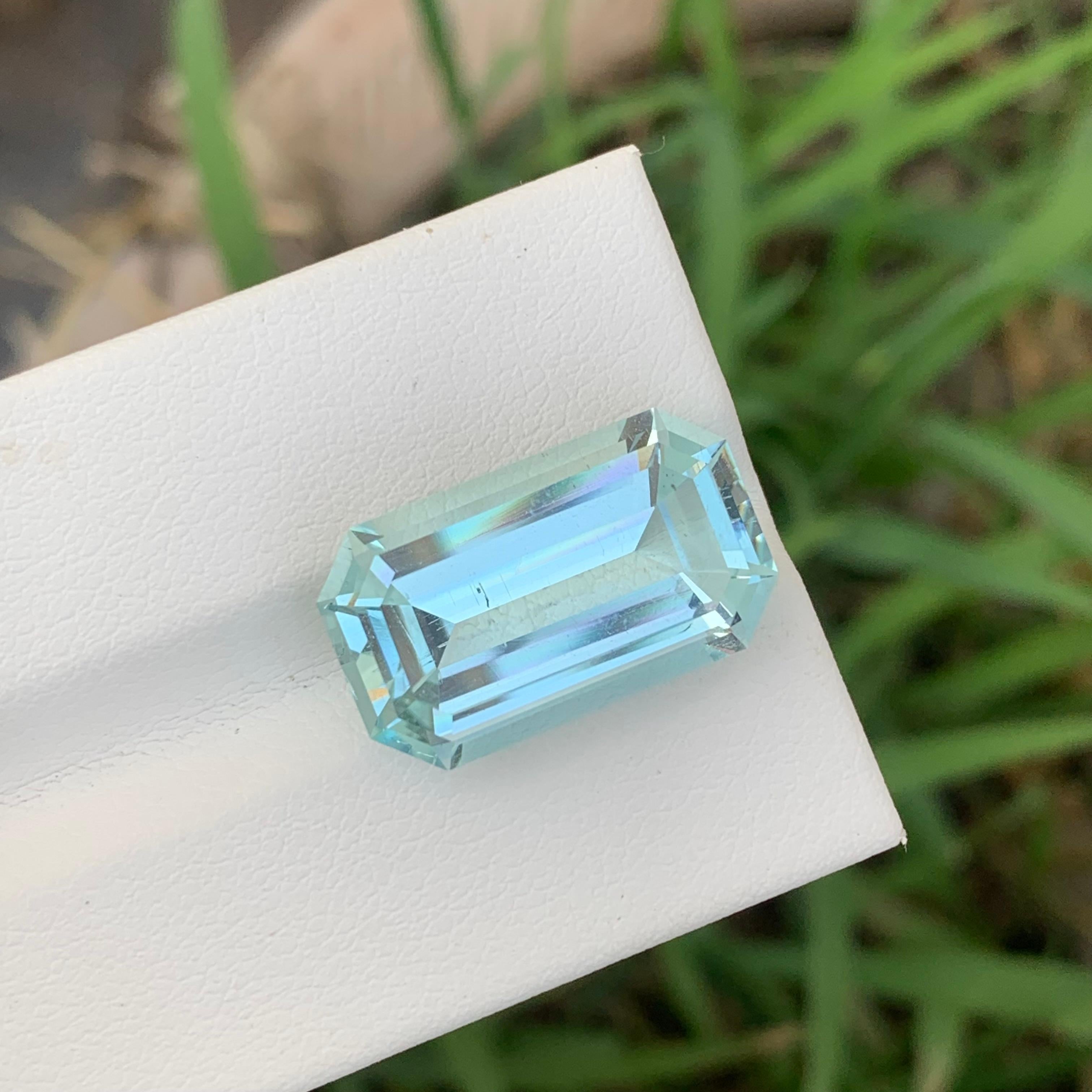 Emerald Cut Natural Untreated Loose Aquamarine 11.30 Carat Emerald Shape Gem For Necklace For Sale