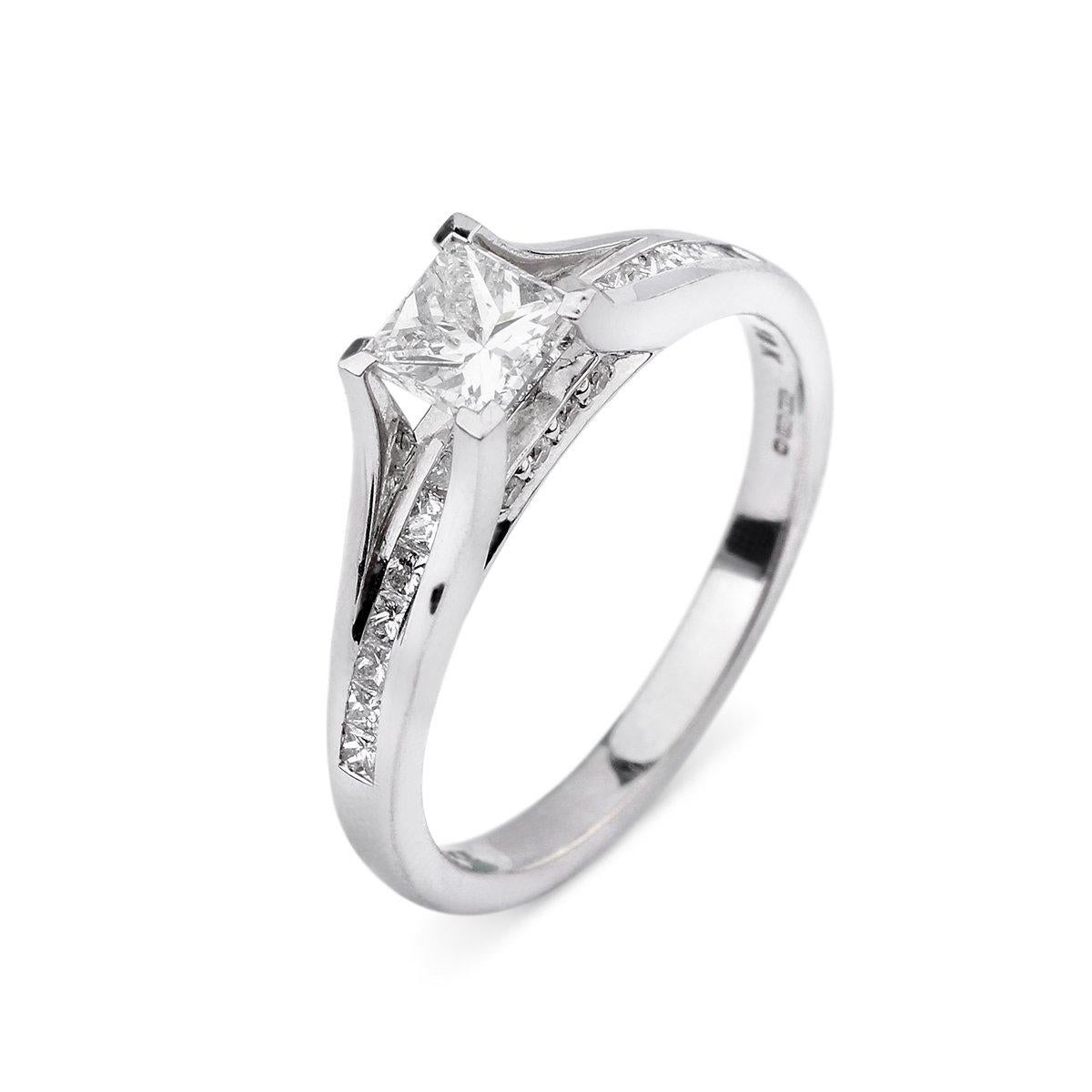 Women's or Men's Natural untreated Princess Shape White Diamond 18 Karat Gold Engagement Ring For Sale
