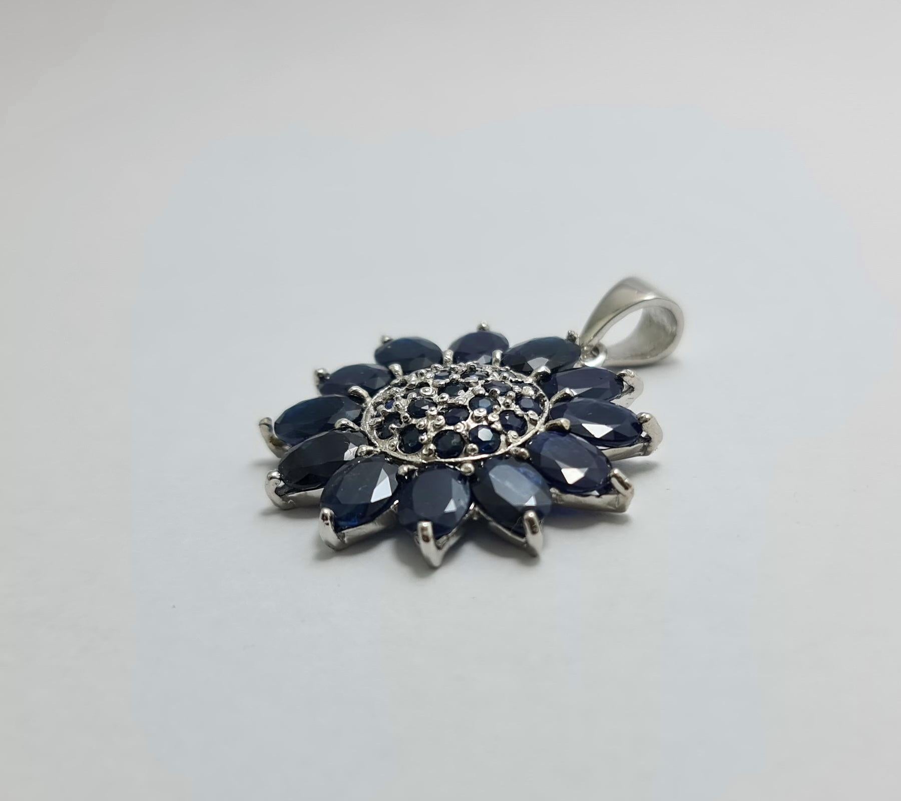 Art Deco 12Cts Natural Untreated Sapphire Flower  .925 Sterling Silver Rhodium Plated  For Sale