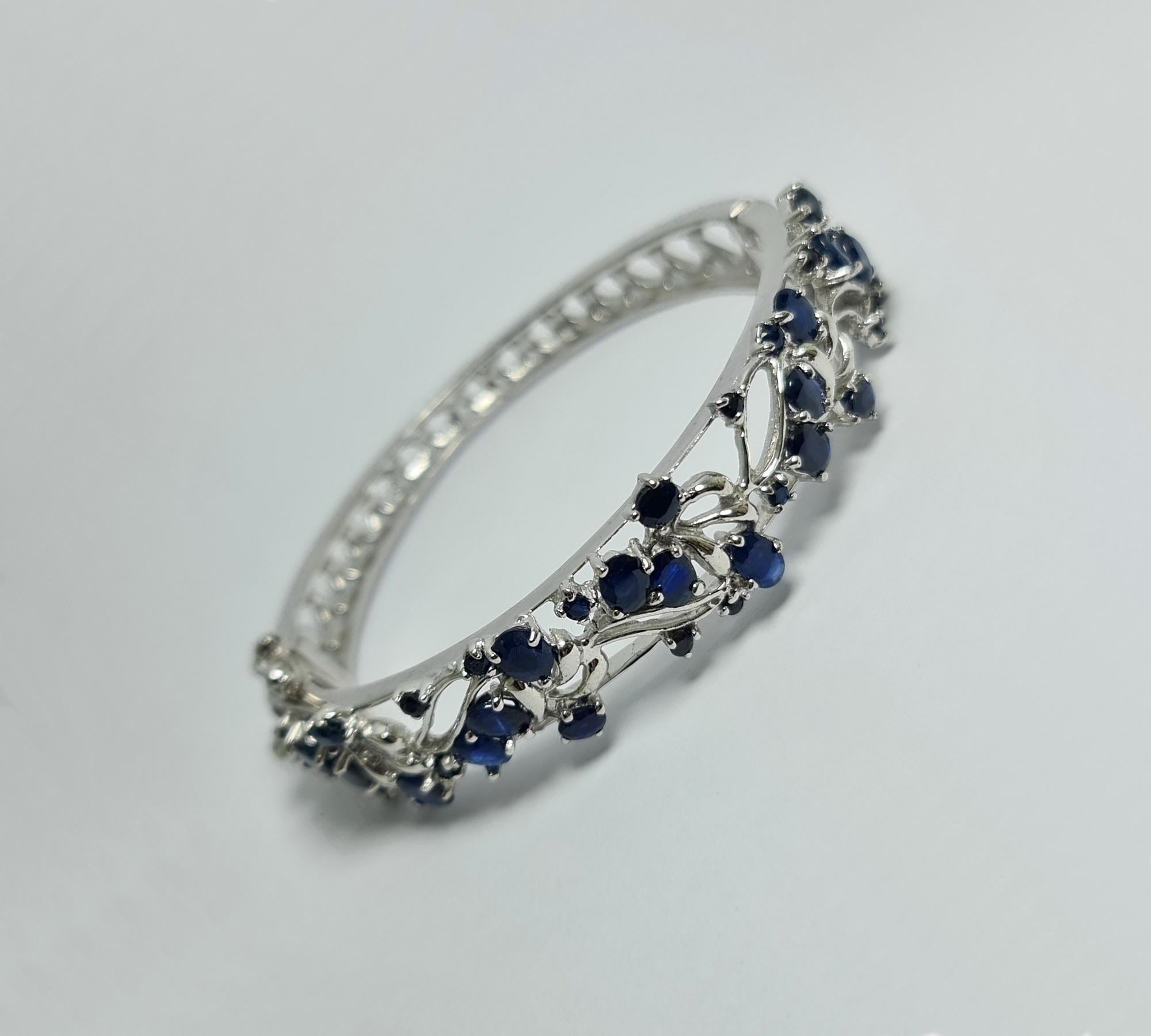 Oval Cut Natural Untreated Thai Blue Sapphire 925 Sterling Silver Rhodium Bangle For Sale