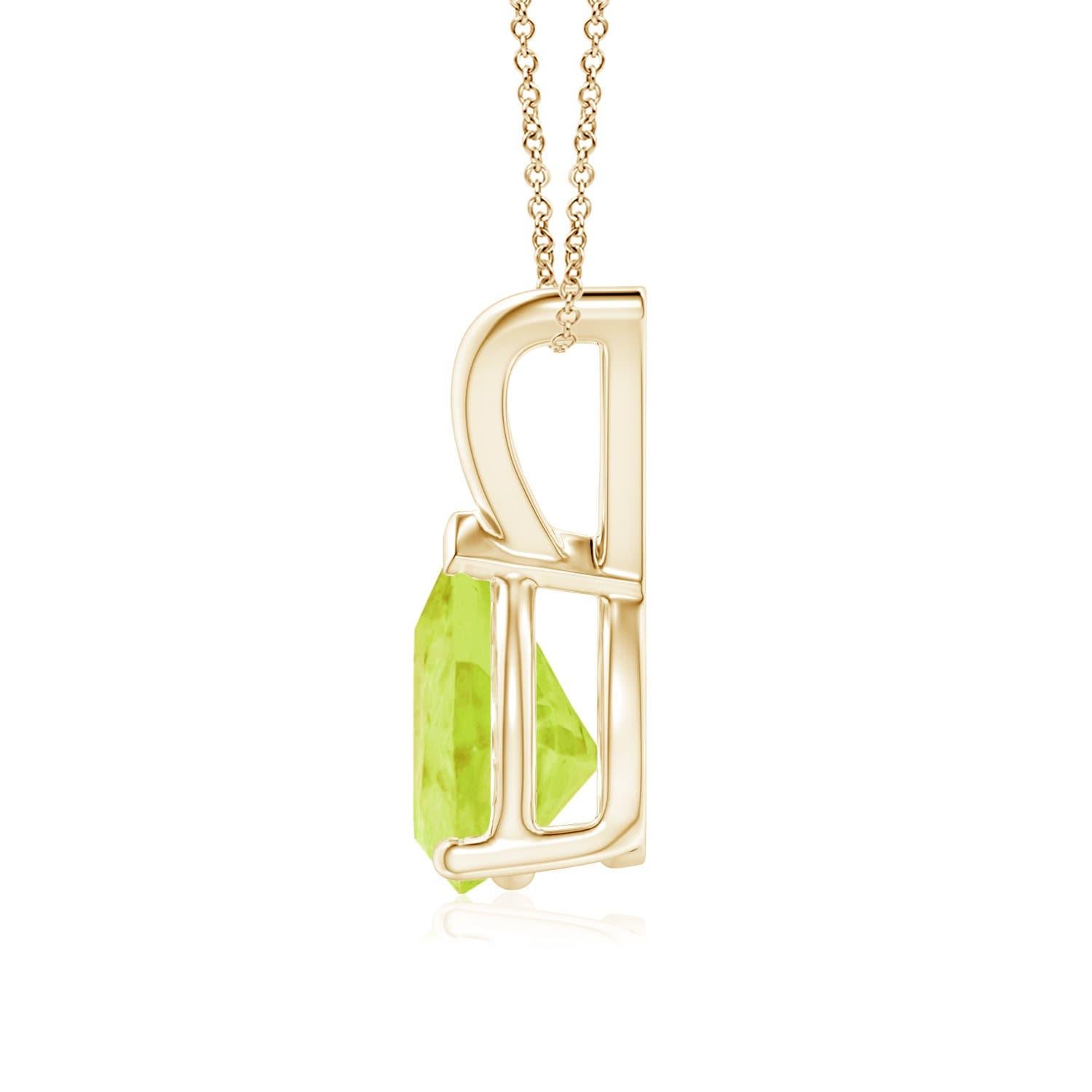 Ce pendentif solitaire classique en péridot, en or jaune 18 carats, est d'une grande élégance avec son design minimaliste. Relié à une boucle en V brillante, le magnifique péridot en forme de poire séduit par sa teinte jaune-dorée. Le sertissage à