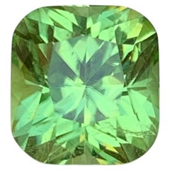 Nature Vibrant Green Peridot 5.50 Carat Cushion Cut Loose Gemstone for Ring (péridot vert vibrant naturel)