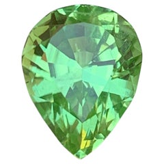 Peridot Vert Vibrant Naturel 5.71 Carat Pear Cut Gemstone Loose pour Bijoux