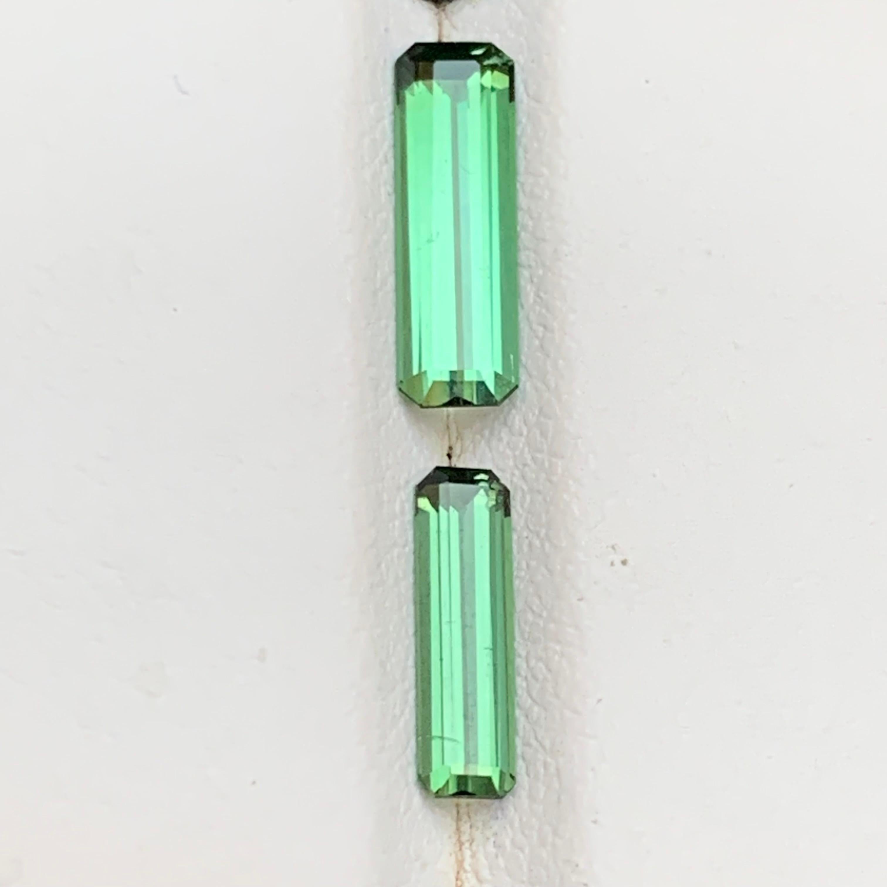 Gemme sfuse di tormalina naturale verde vibrante per anelli, orecchini, collane, ciondoli, bracciali o qualsiasi altro gioiello - taglio smeraldo da Kunar Afghanistan!!!

💎 TIPO DI GEMMA: Tormalina
⚖️ PESO: 2,54 Carati
🪚 FORMA E TAGLIO: Taglio