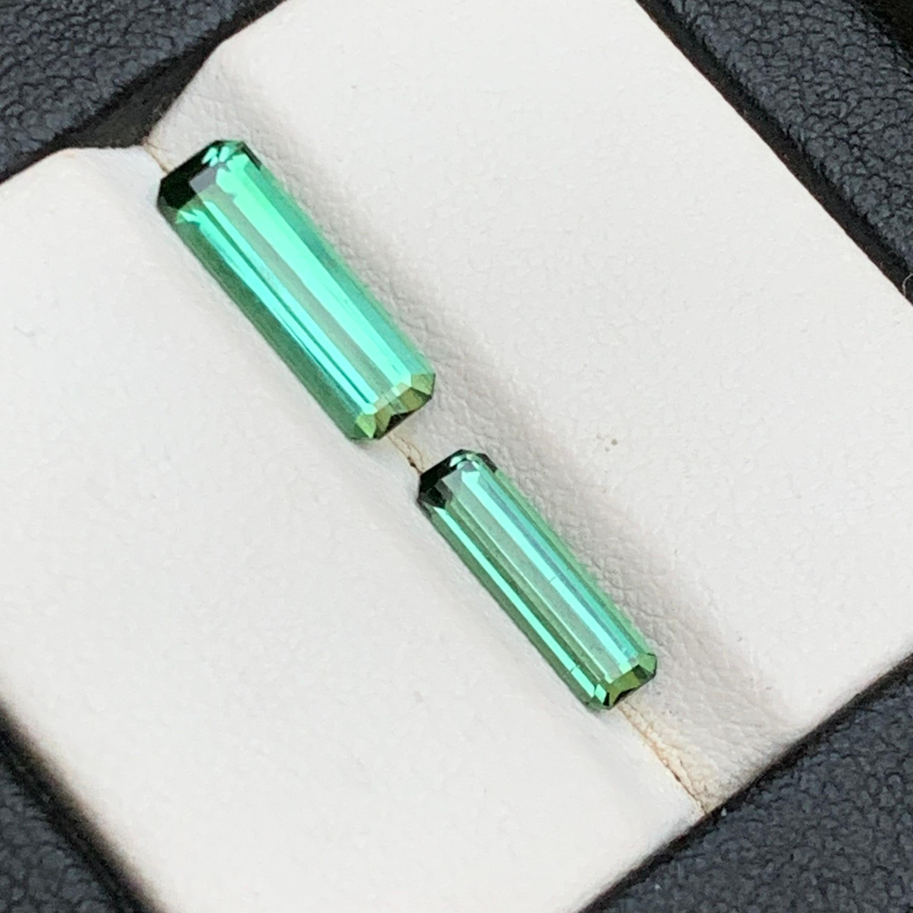 Contemporaneo Nature Vibrant Green Tourmaline 2.54 Ct Emerald Cut Loose Gemstones per Jewell in vendita