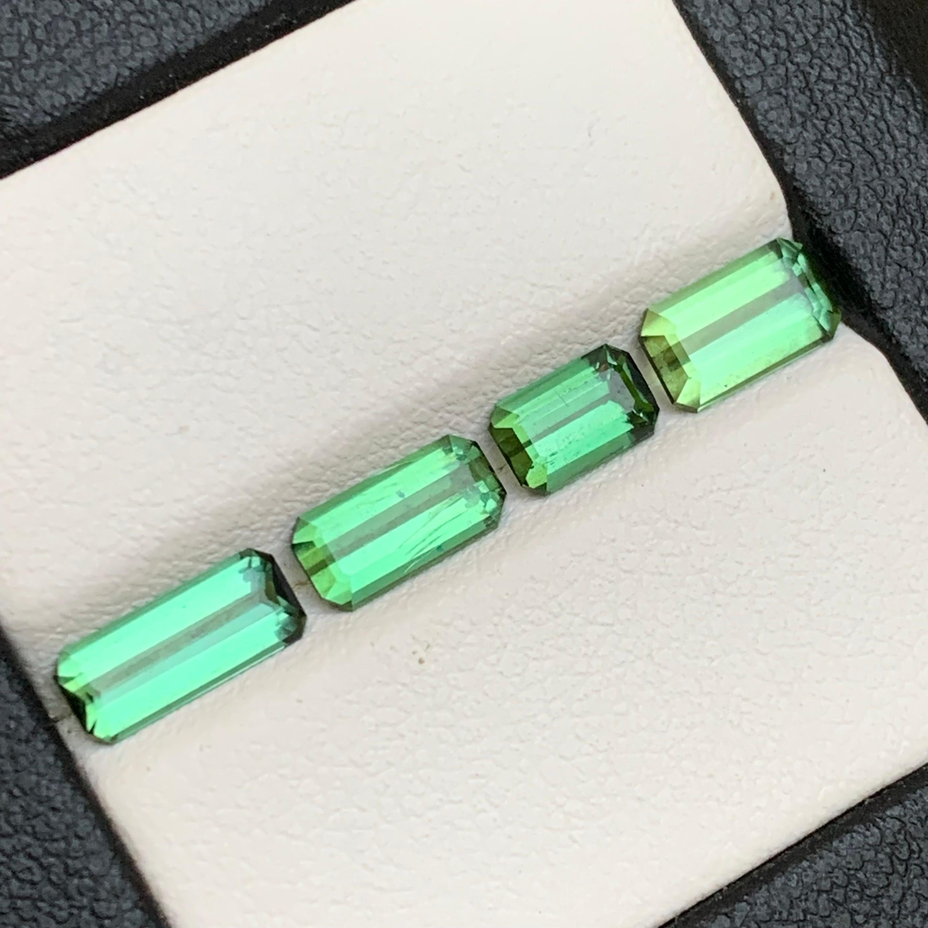 Femenino o masculino Turmalina verde natural vibrante 3,60 ct talla esmeralda gema suelta paquete-joya en venta