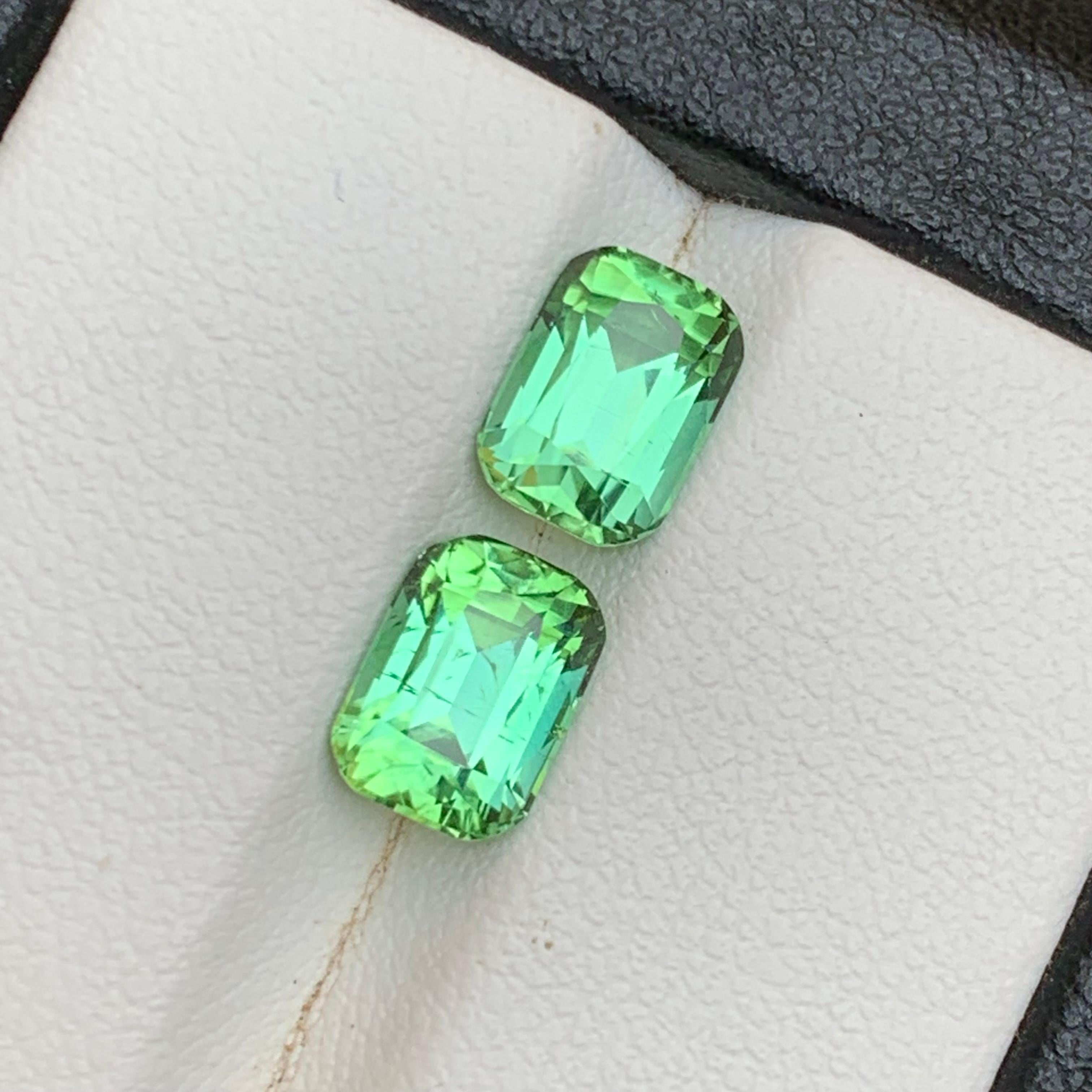 Tormalina verde vibrante naturale da 3.65 carati con taglio a cuscino, coppia di gemme sciolte - gioielli in vendita 4
