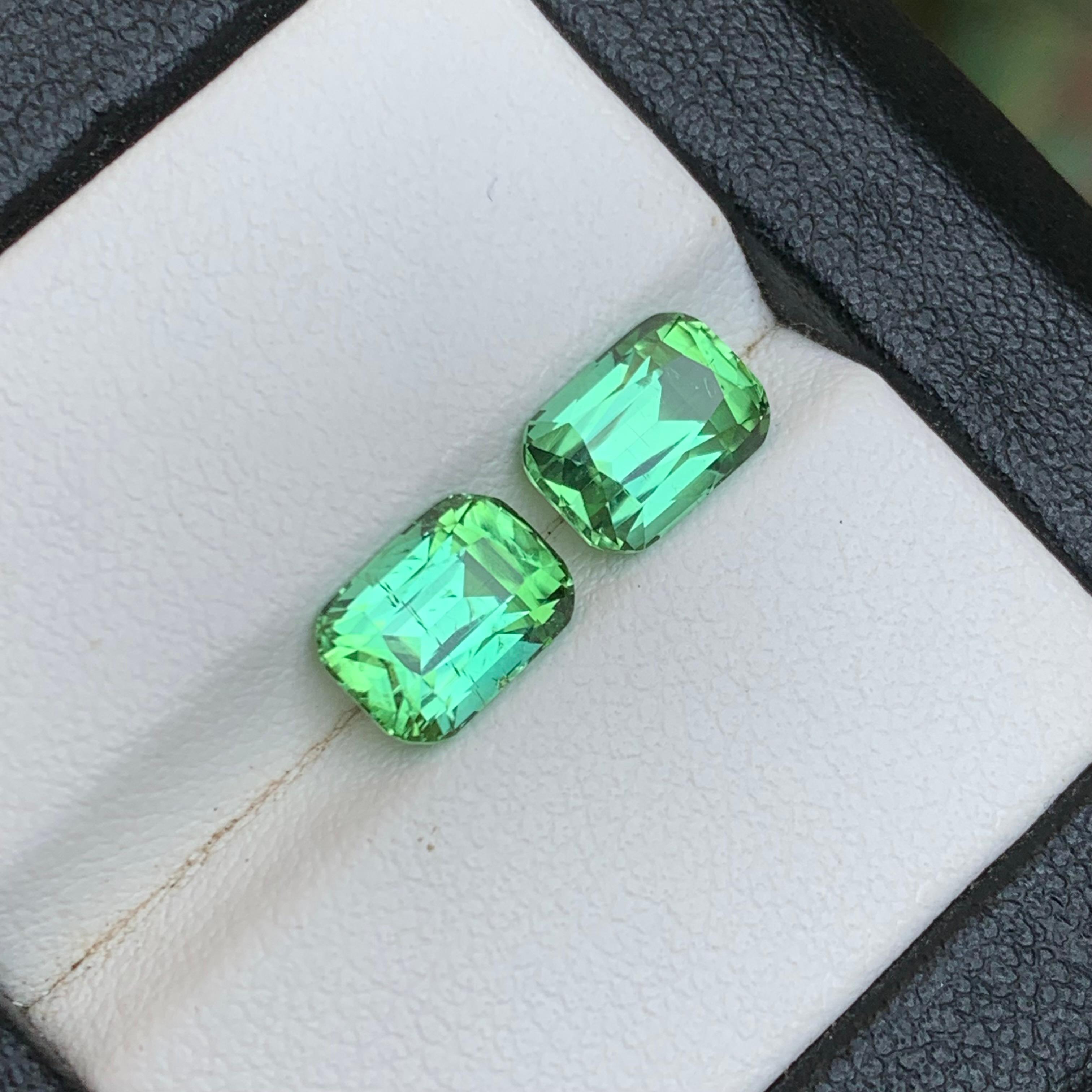 Taglio cuscino Tormalina verde vibrante naturale da 3.65 carati con taglio a cuscino, coppia di gemme sciolte - gioielli in vendita