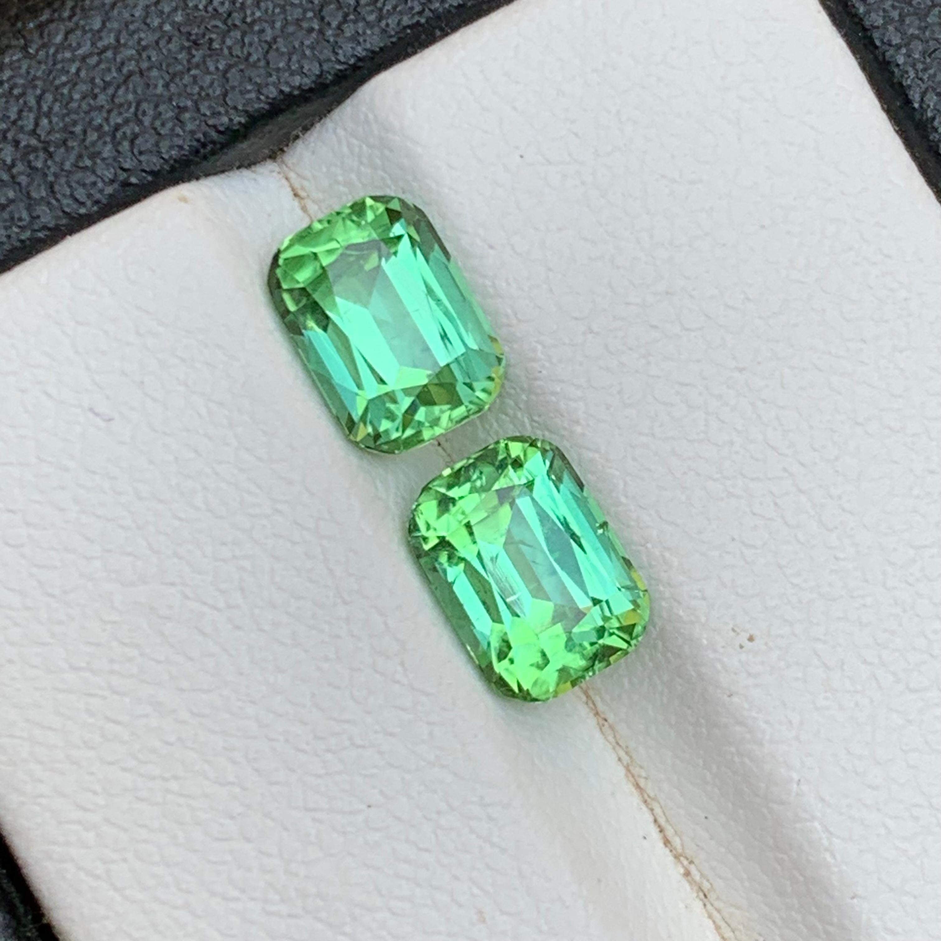 Tormalina verde vibrante naturale da 3.65 carati con taglio a cuscino, coppia di gemme sciolte - gioielli in vendita 1