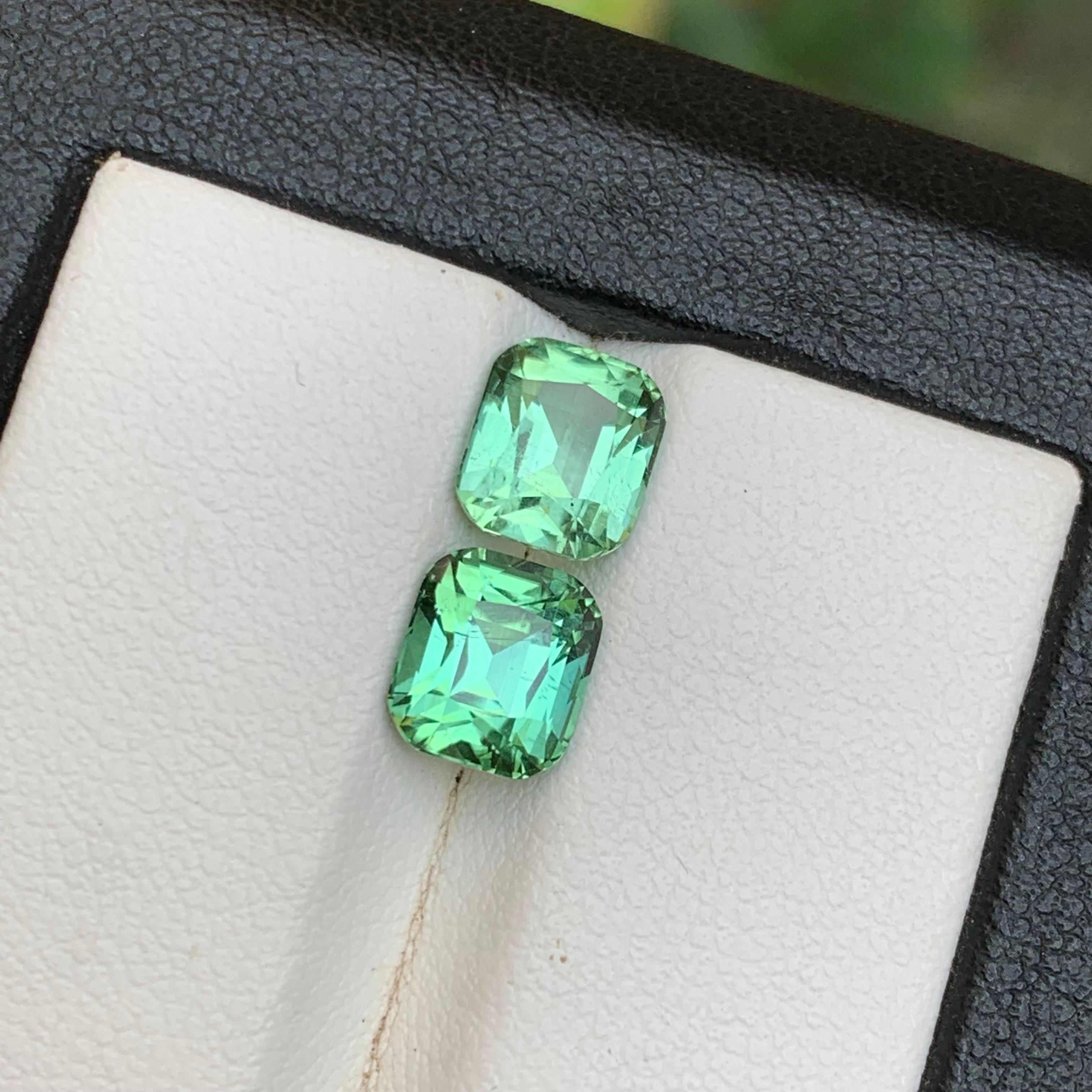 Tormalina verde vibrante naturale da 3.69 carati con taglio a cuscino, coppia di gemme sciolte - gioielli in vendita 4