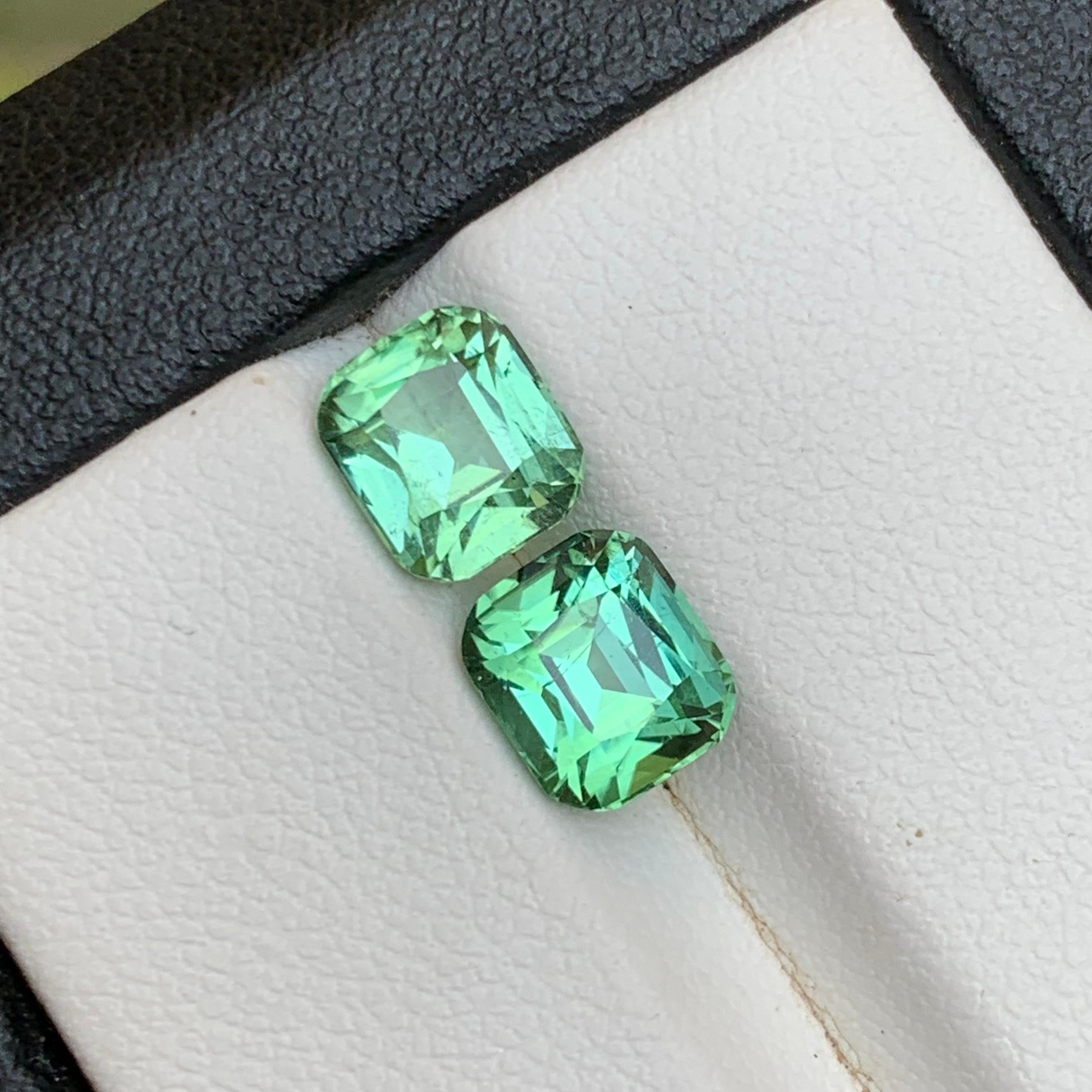 Tormalina verde vibrante naturale da 3.69 carati con taglio a cuscino, coppia di gemme sciolte - gioielli in vendita 5