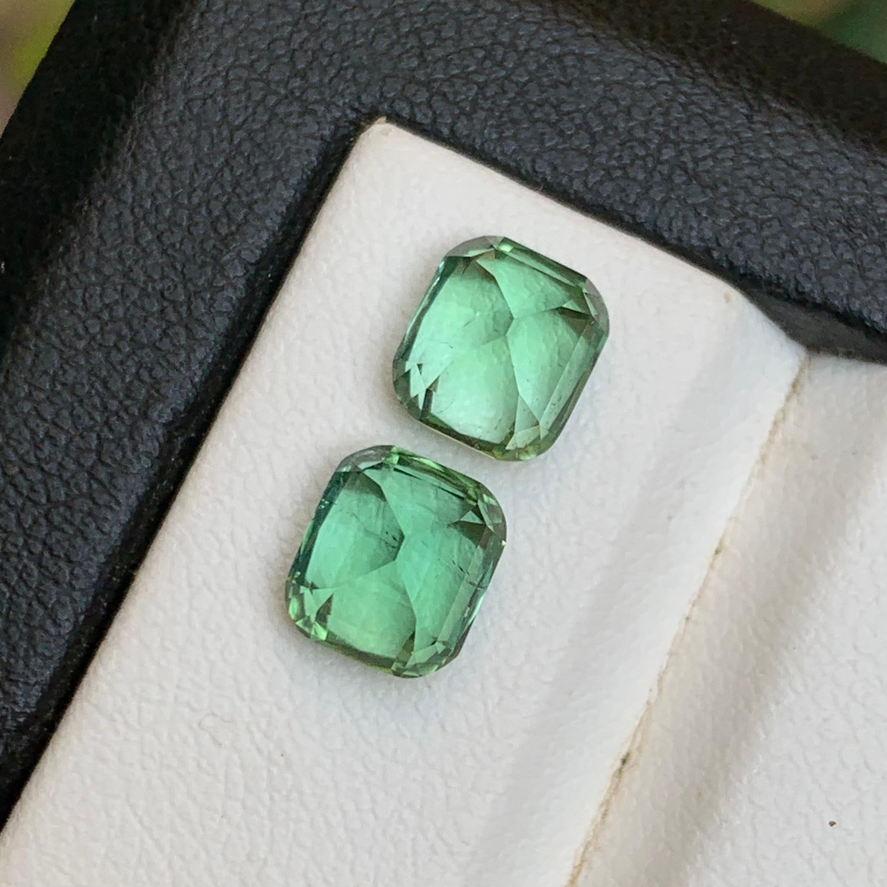 da uomo o donna Tormalina verde vibrante naturale da 3.69 carati con taglio a cuscino, coppia di gemme sciolte - gioielli in vendita
