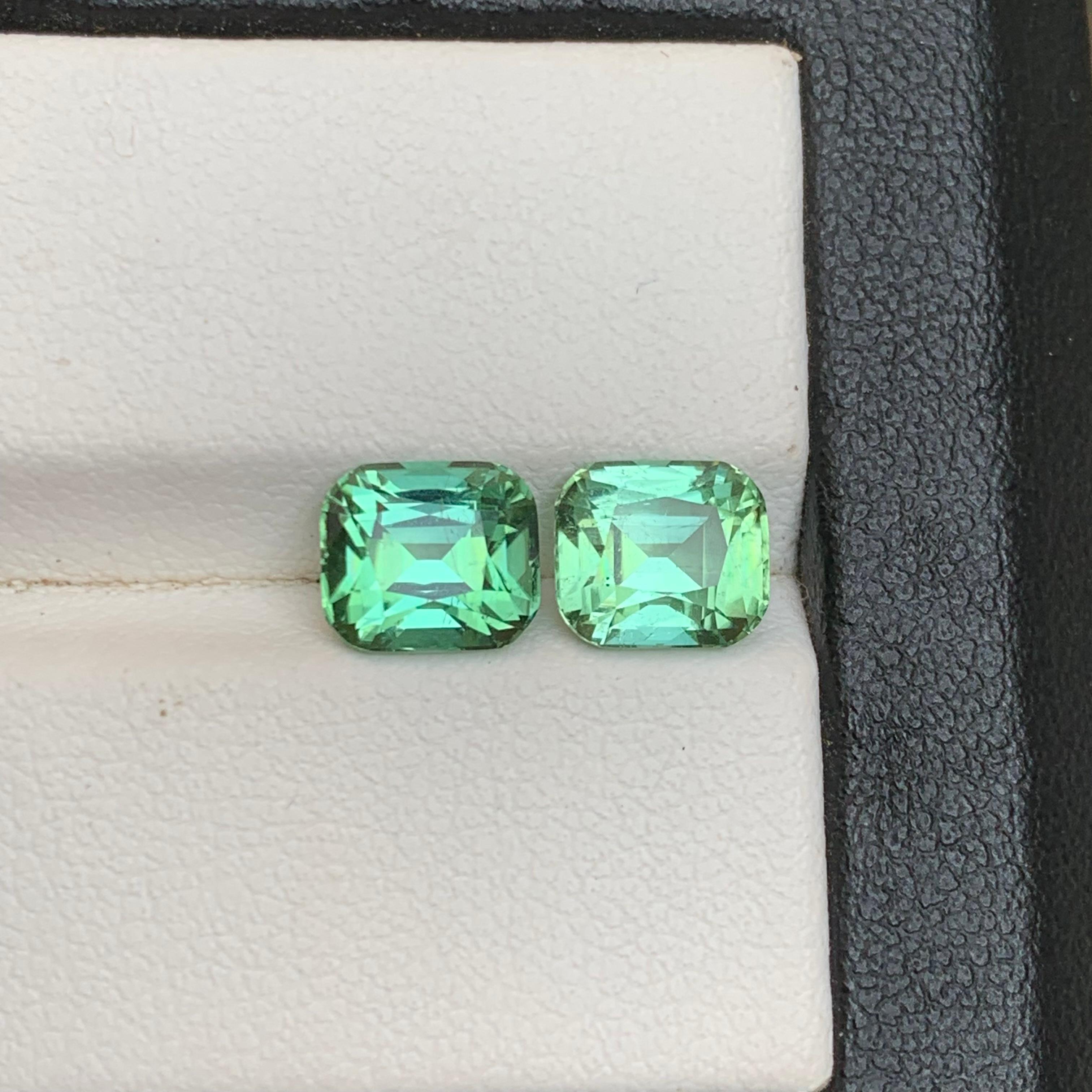 Tormalina verde vibrante naturale da 3.69 carati con taglio a cuscino, coppia di gemme sciolte - gioielli in vendita 1