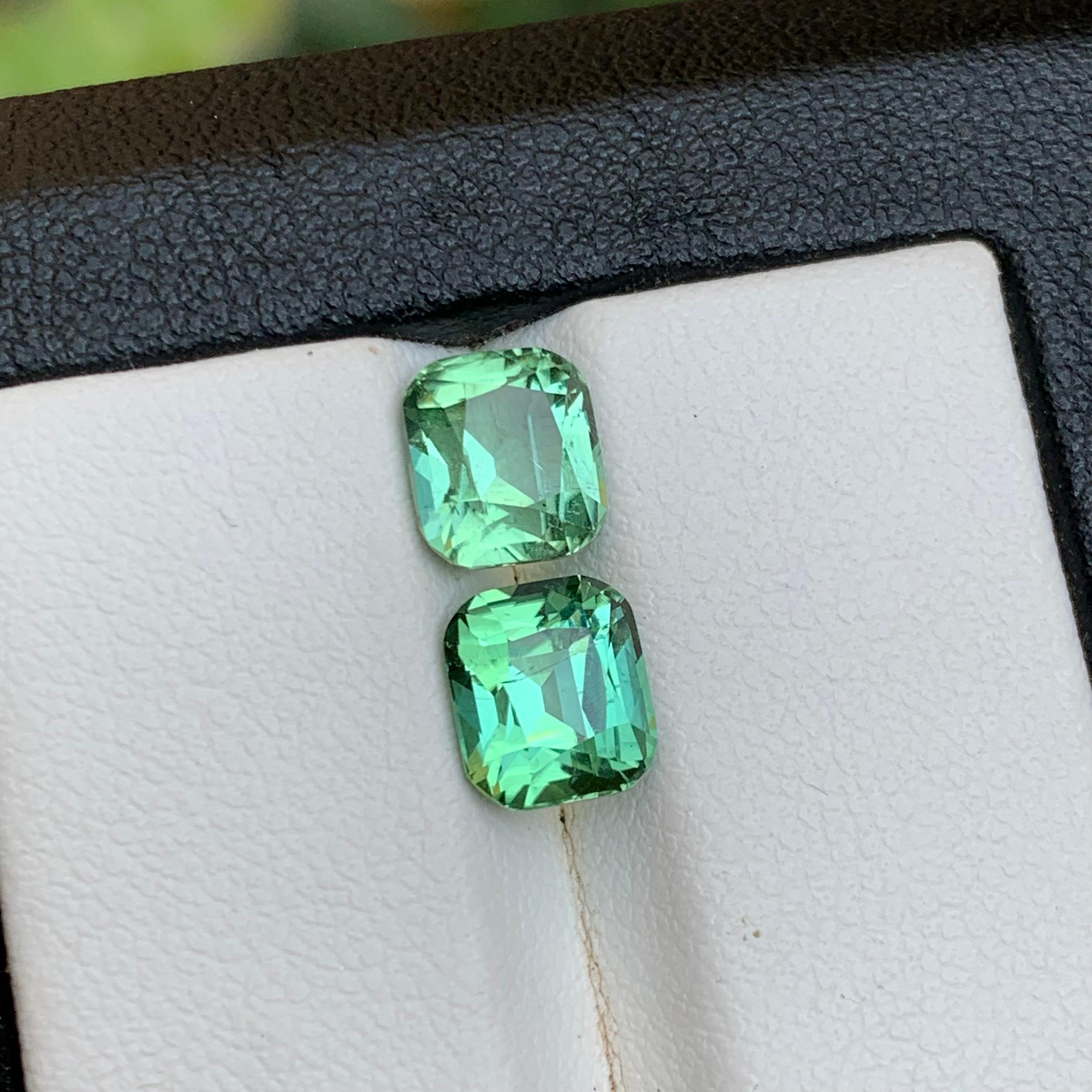 Tormalina verde vibrante naturale da 3.69 carati con taglio a cuscino, coppia di gemme sciolte - gioielli in vendita 2
