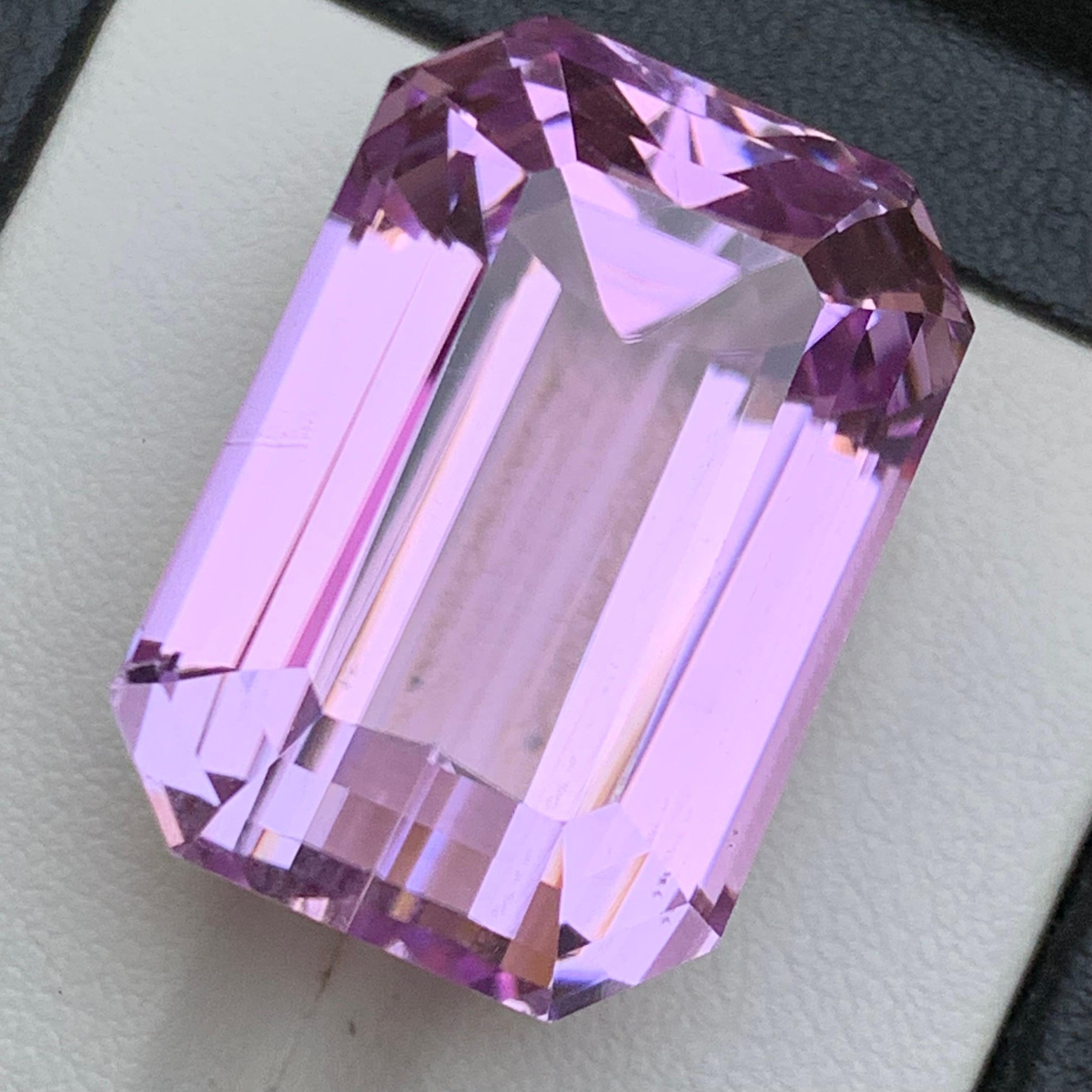 Naturelle Kunzite violet vibrant 65.61 Ct Emerald Cut Loose Gemstone for Pendentif en vente 4