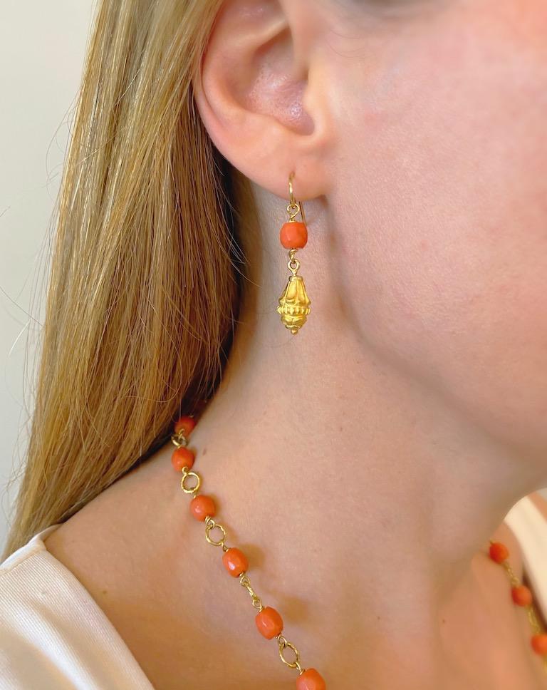 Natürliche natürliche Vintage Koralle Halskette aus 18 Karat Gelbgold Signiert Sforza im Zustand „Hervorragend“ im Angebot in Charleston, SC