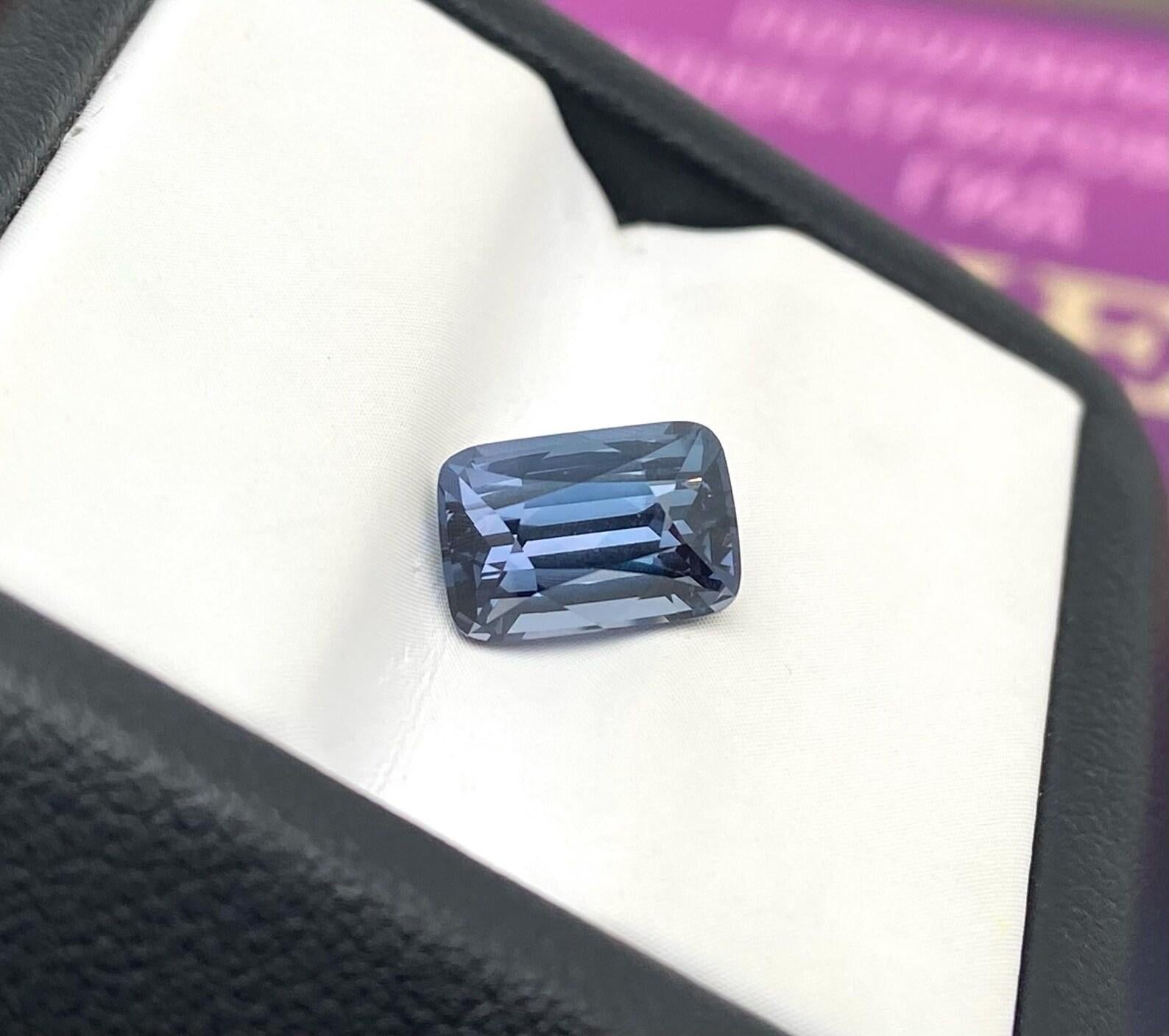 Gemma sciolta Nature Violet Spinel 2.17 ct., Alta qualità, Origine Tanzania in vendita 2