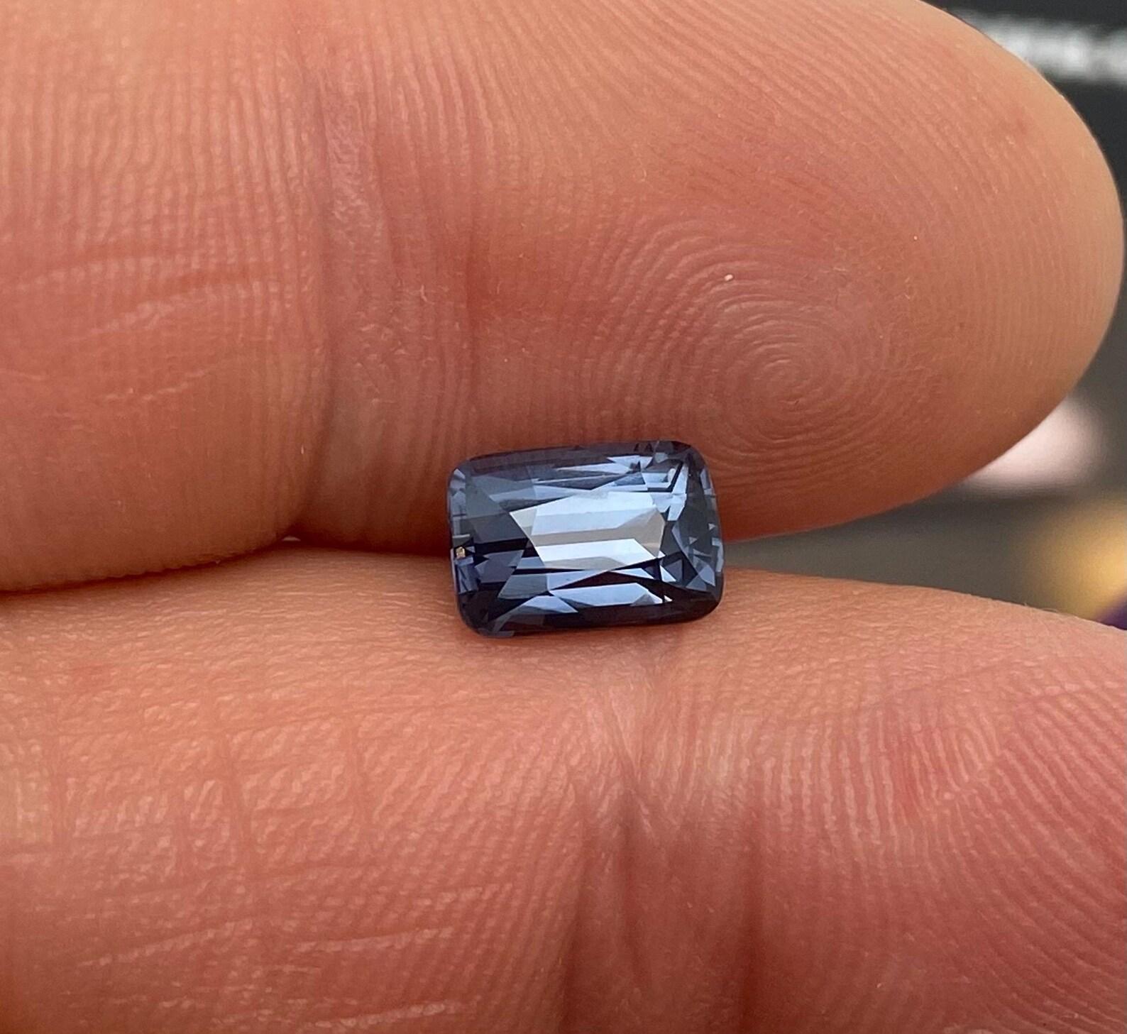 Gemma sciolta Nature Violet Spinel 2.17 ct., Alta qualità, Origine Tanzania in vendita 4