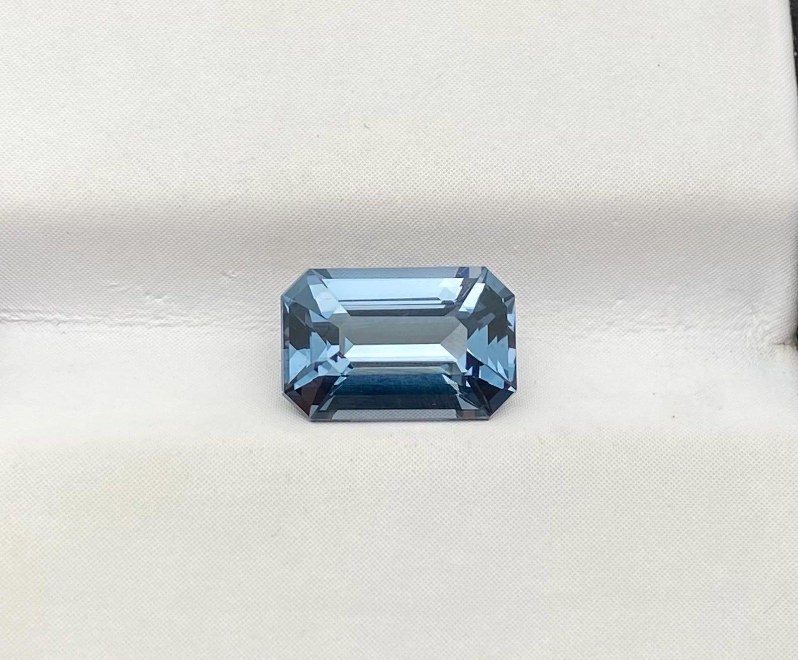 Gemma sciolta Nature Violet Spinel 2,18 ct., alta qualità, taglio ottagonale In condizioni Nuovo in vendita a Daugavpils, LV