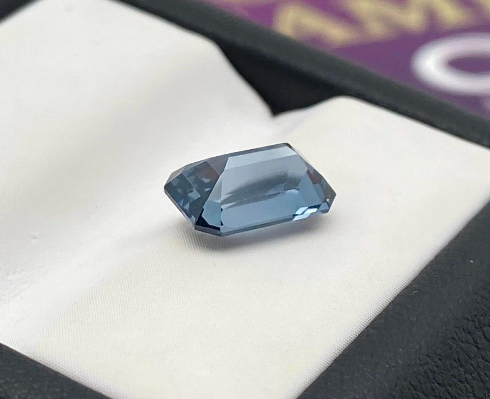 Gemma sciolta Nature Violet Spinel 2,18 ct., alta qualità, taglio ottagonale in vendita 1