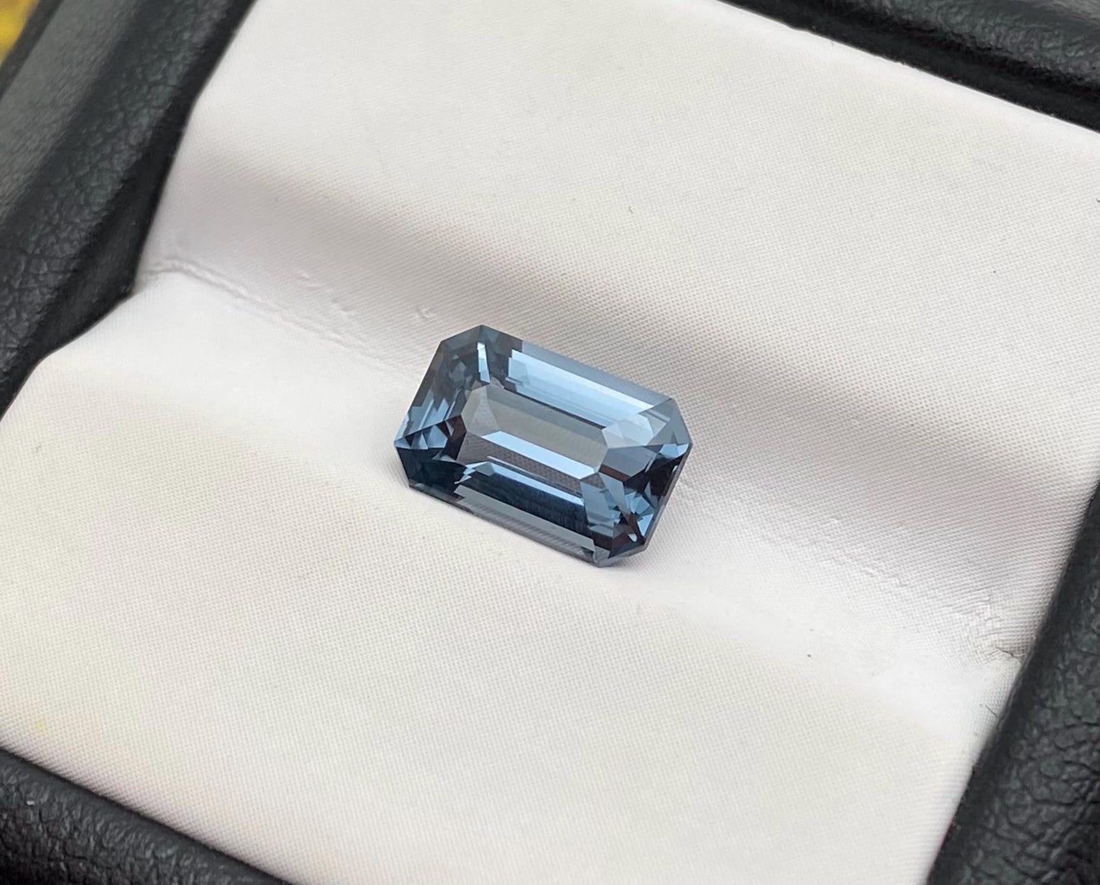 Gemma sciolta Nature Violet Spinel 2,18 ct., alta qualità, taglio ottagonale in vendita 3