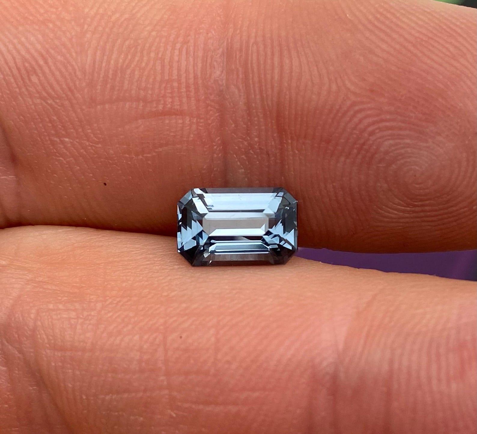 Gemma sciolta Nature Violet Spinel 2,18 ct., alta qualità, taglio ottagonale in vendita 4