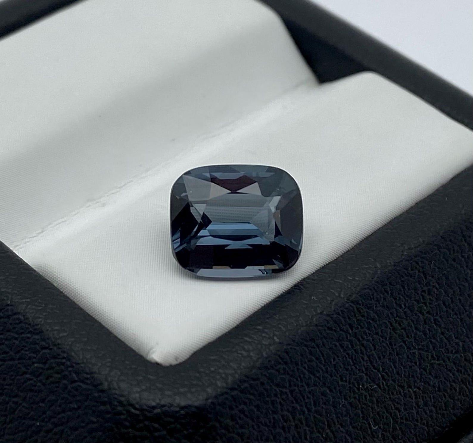 Gemma sciolta di Spinello Viola Nature 2,54 ct., Alta qualità, Cuscino, Tanzania in vendita 5